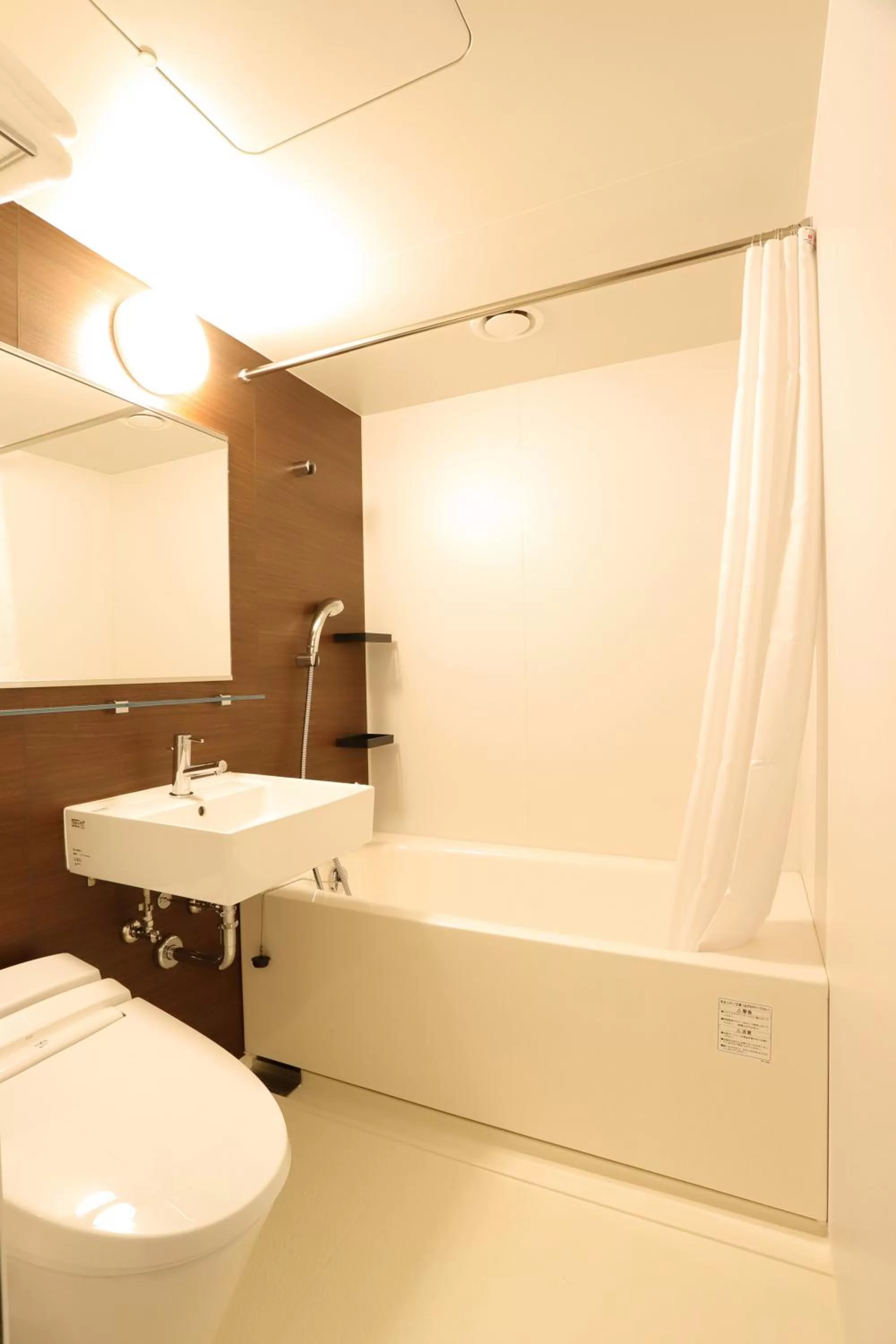 Shower in Smile Hotel Premium Osaka Hommachi
