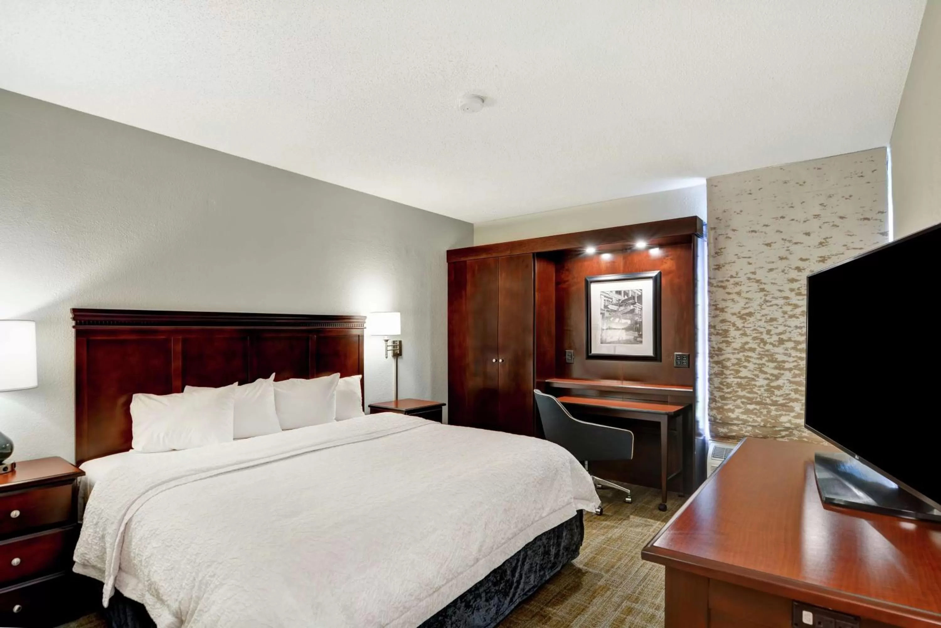 Bedroom, Bed in Hampton Inn Charlotte-Gastonia