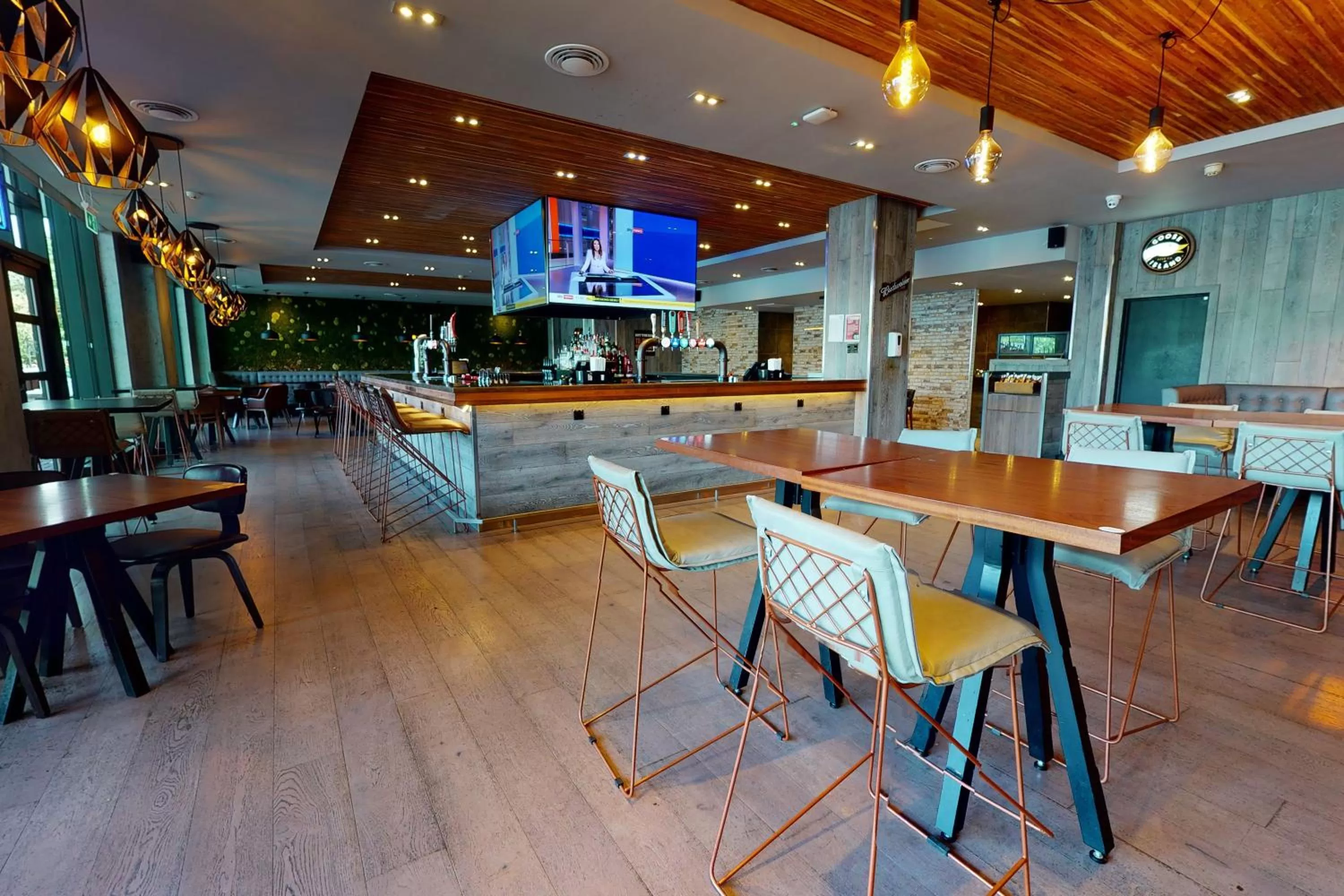 Restaurant/places to eat in Village Hotel Leeds South