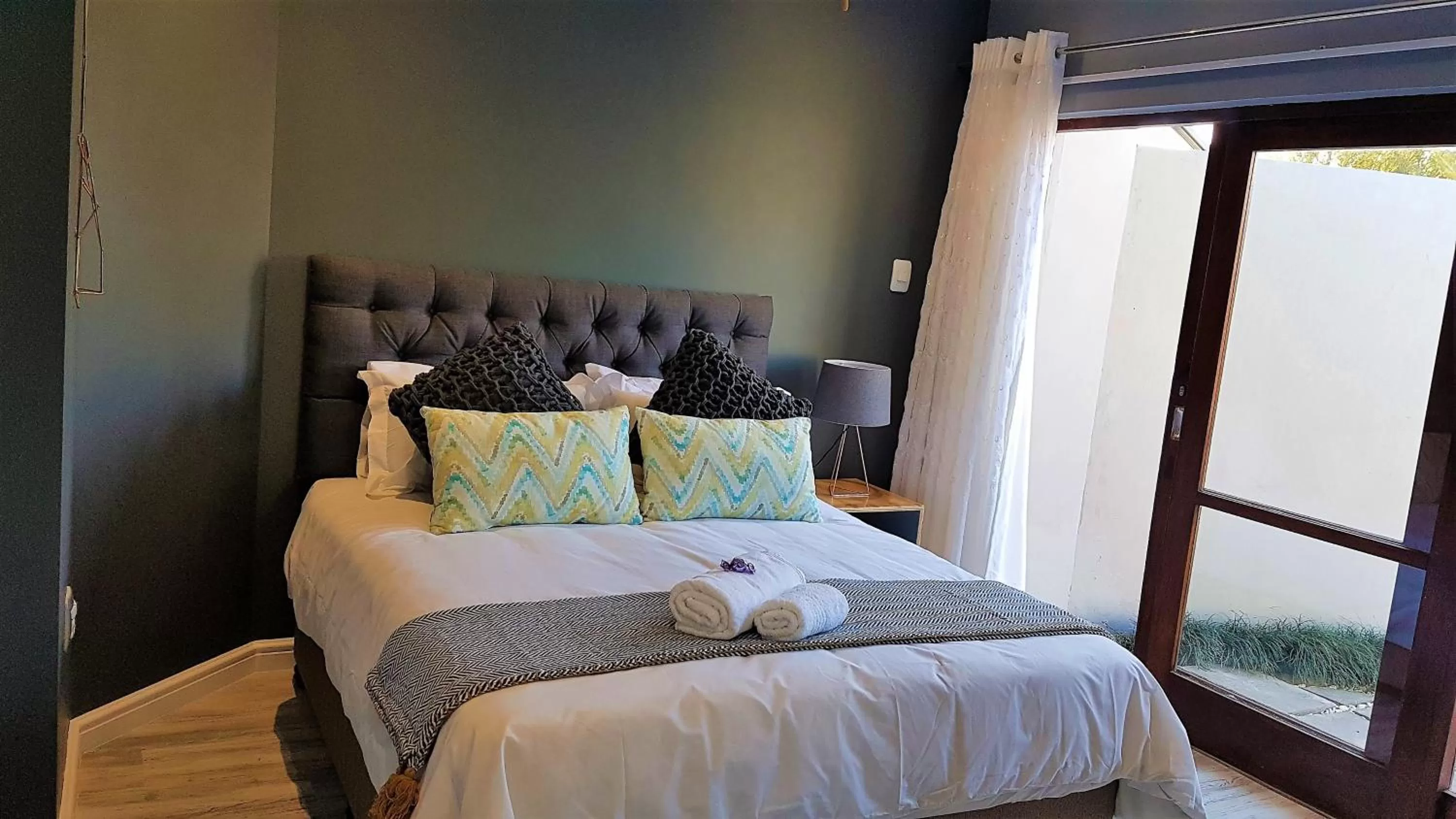 Photo of the whole room, Bed in Riverview Guesthouse East London