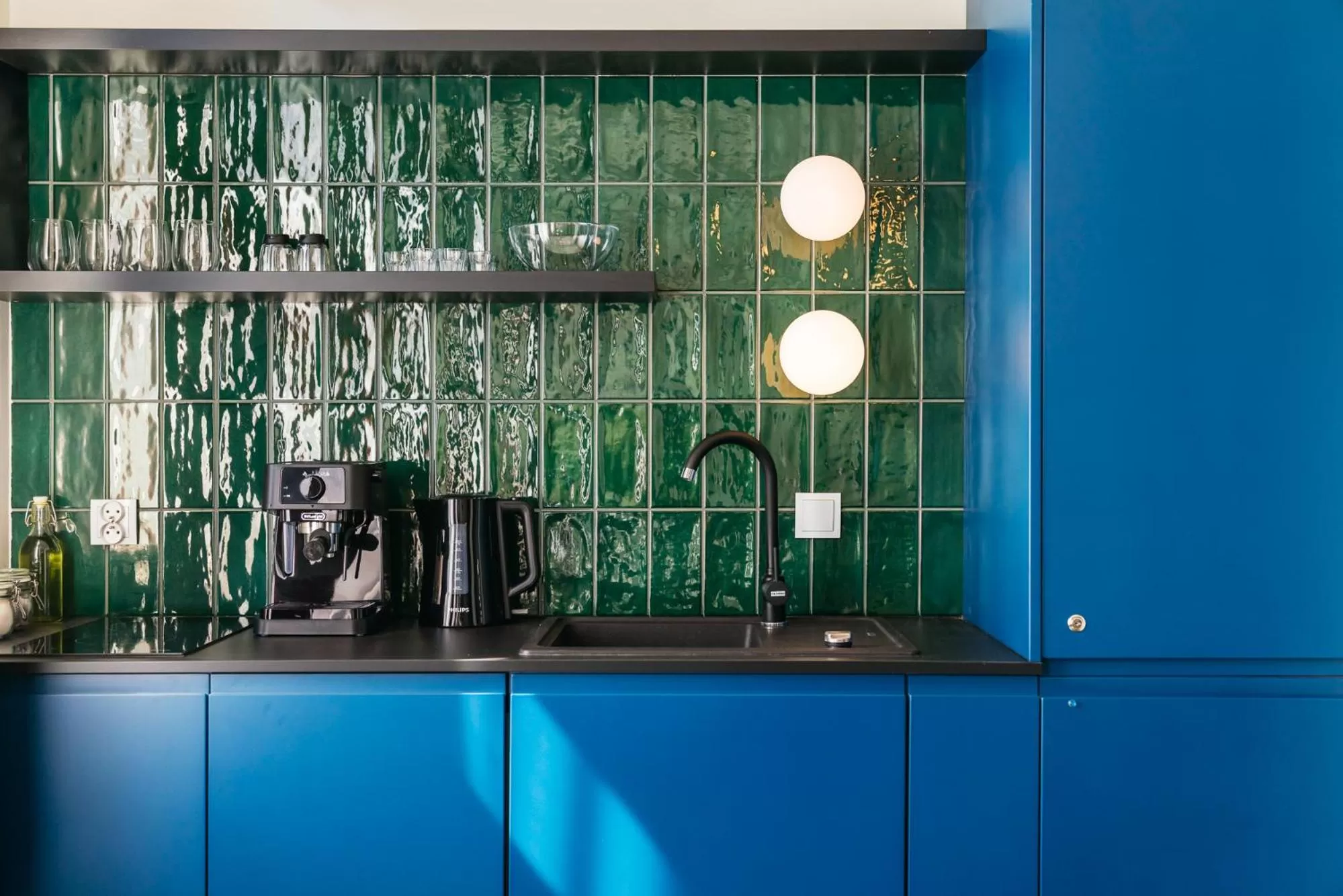 Coffee/tea facilities, Kitchen/Kitchenette in Estery12 by Loft Affair