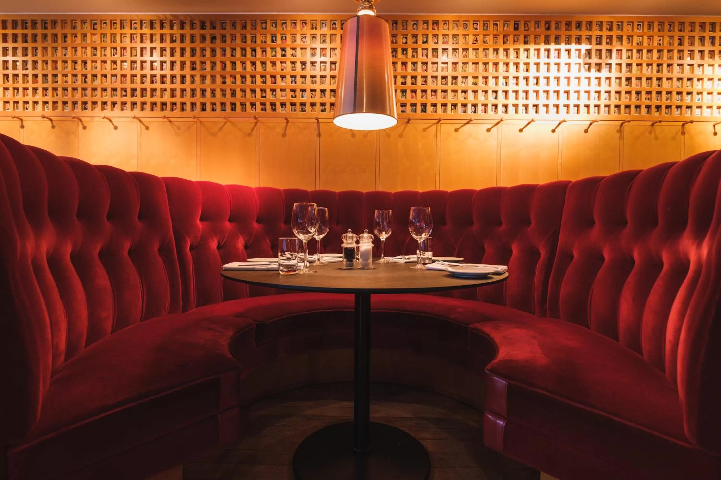 Restaurant/places to eat in Hotel Rival