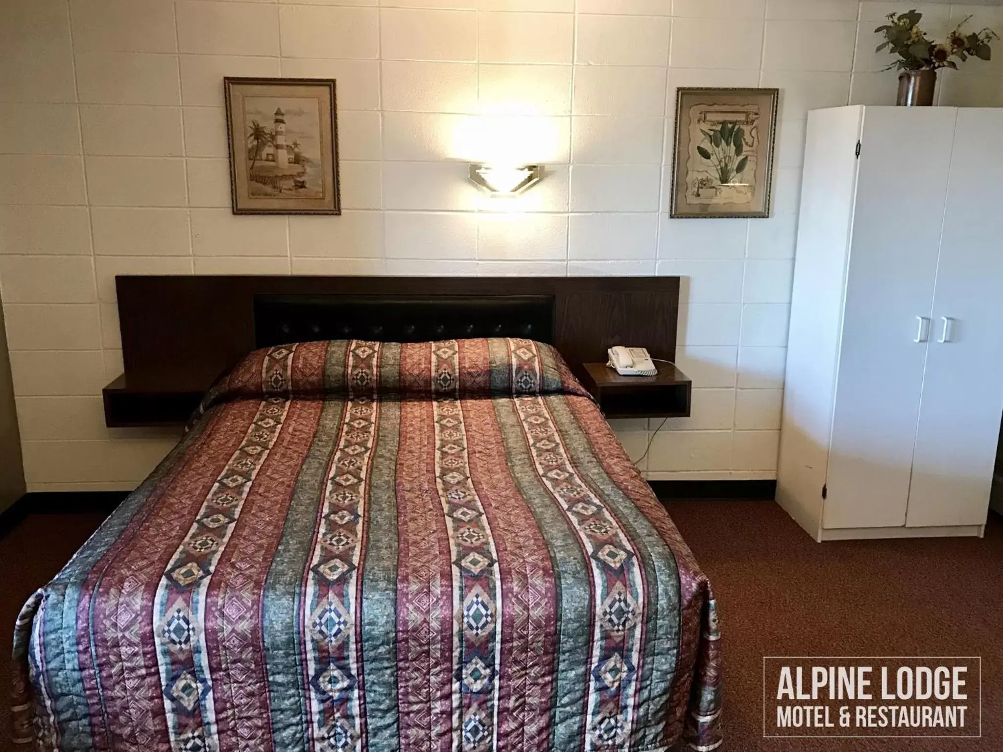 Queen Room - single occupancy in Alpine Lodge Motel & Restaurant Queen Room - single occupancy in Alpine Lodge Motel & Restaurant