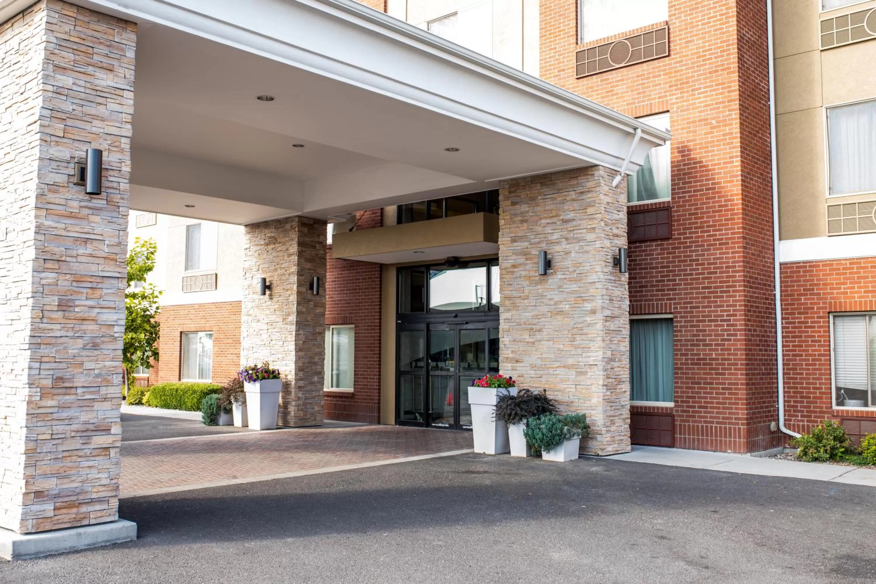 Facade/entrance in Wingate by Wyndham Moses Lake