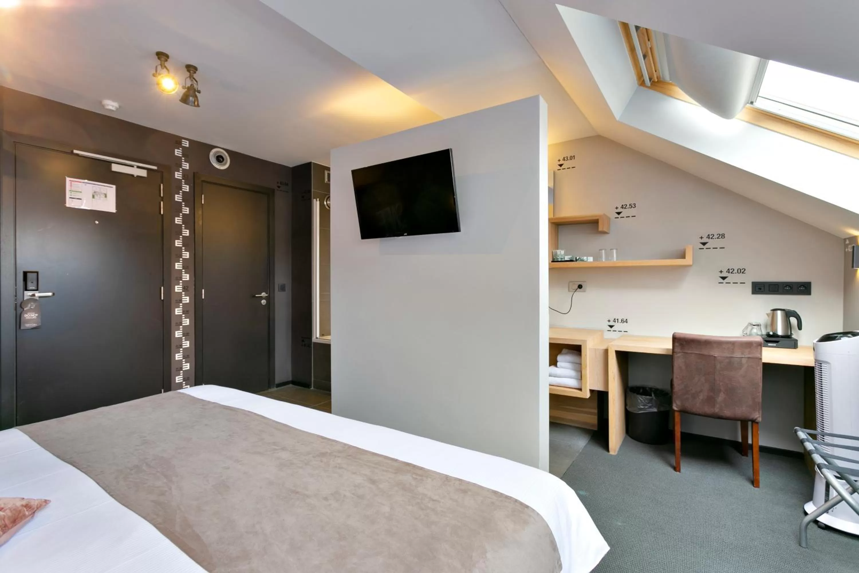 Bathroom, Bed in Boutique Hotel Saint-Géry