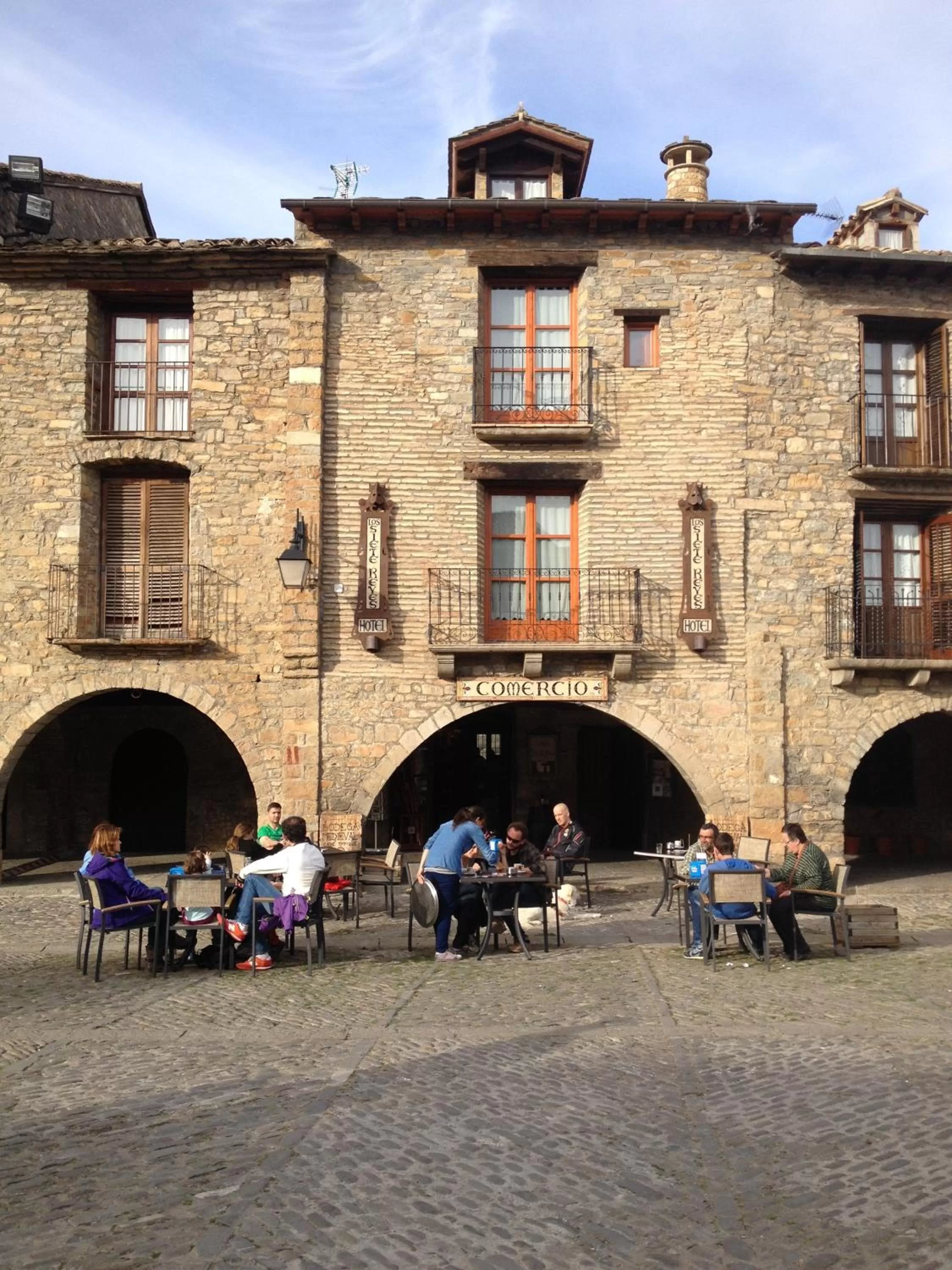 Facade/entrance, Property Building in Los Siete Reyes