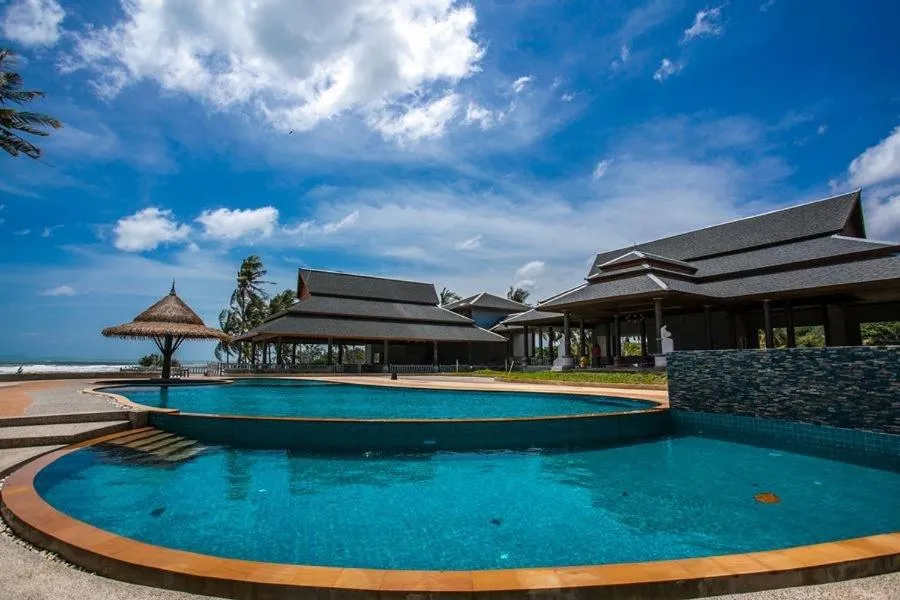 Swimming pool in Lanta Corner Resort