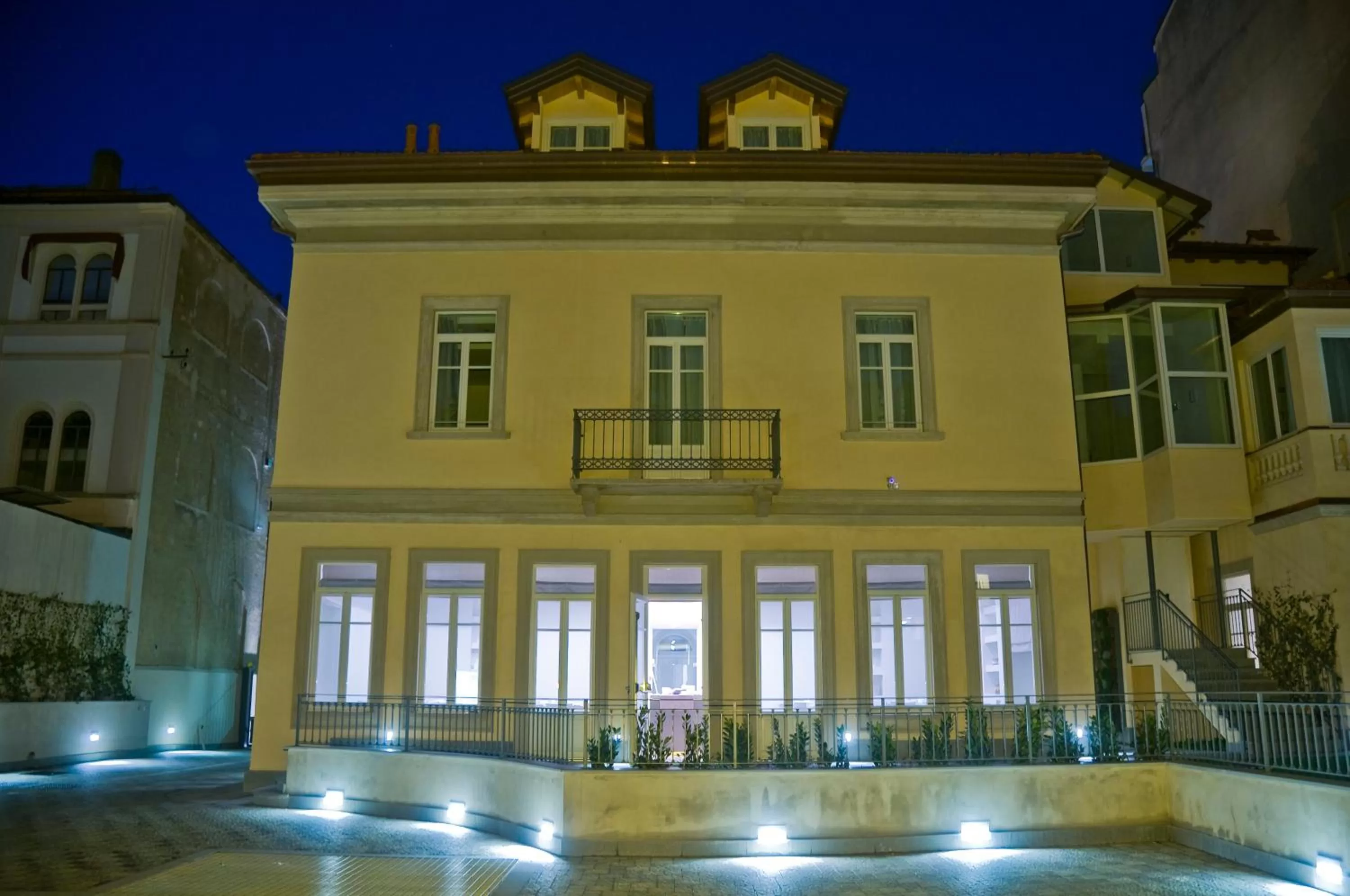 Property building in Hotel Di Varese