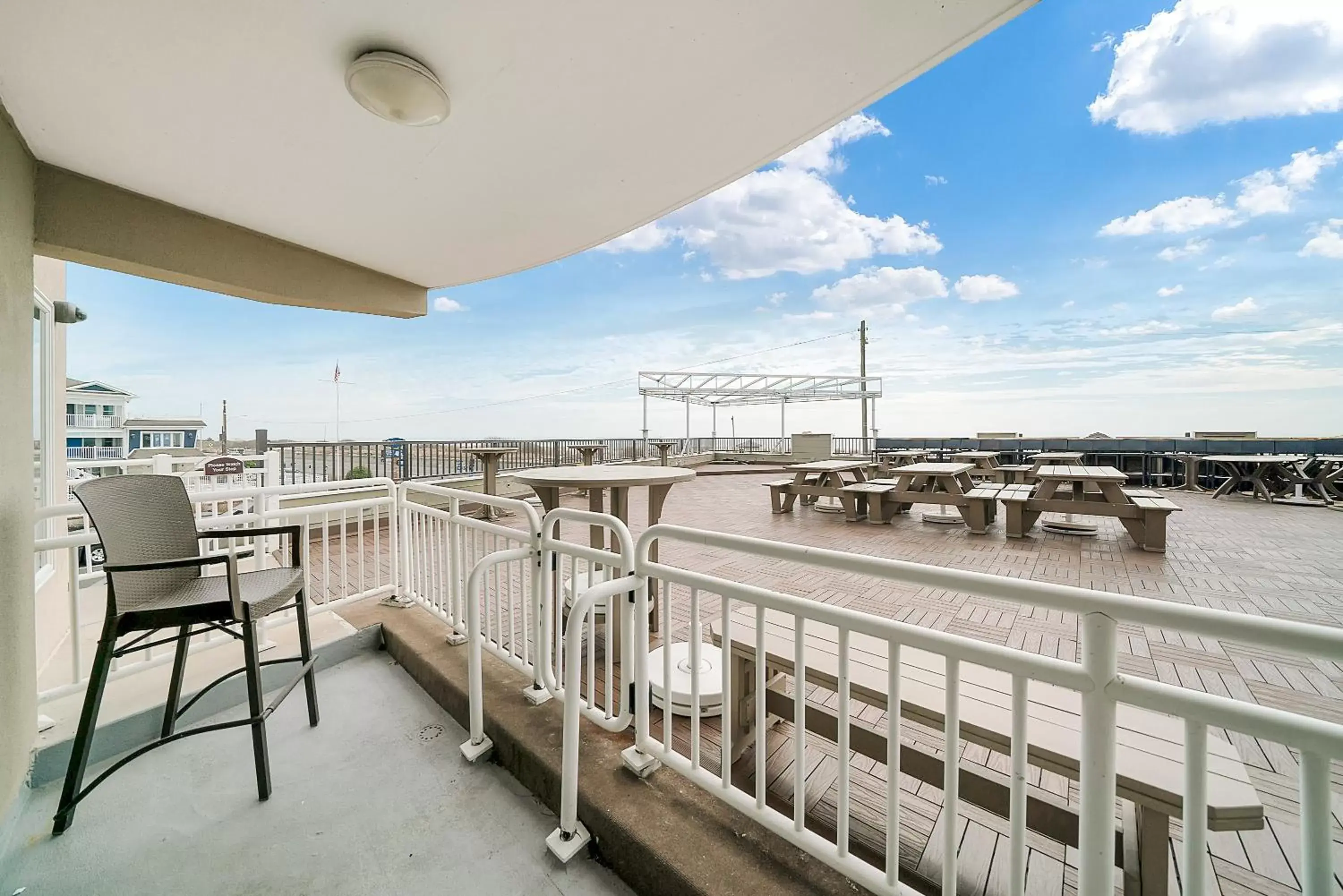 Queen Room (Ocean Front Sundeck) in Montreal Beach Resort Queen Room (Ocean Front Sundeck) in Montreal Beach Resort