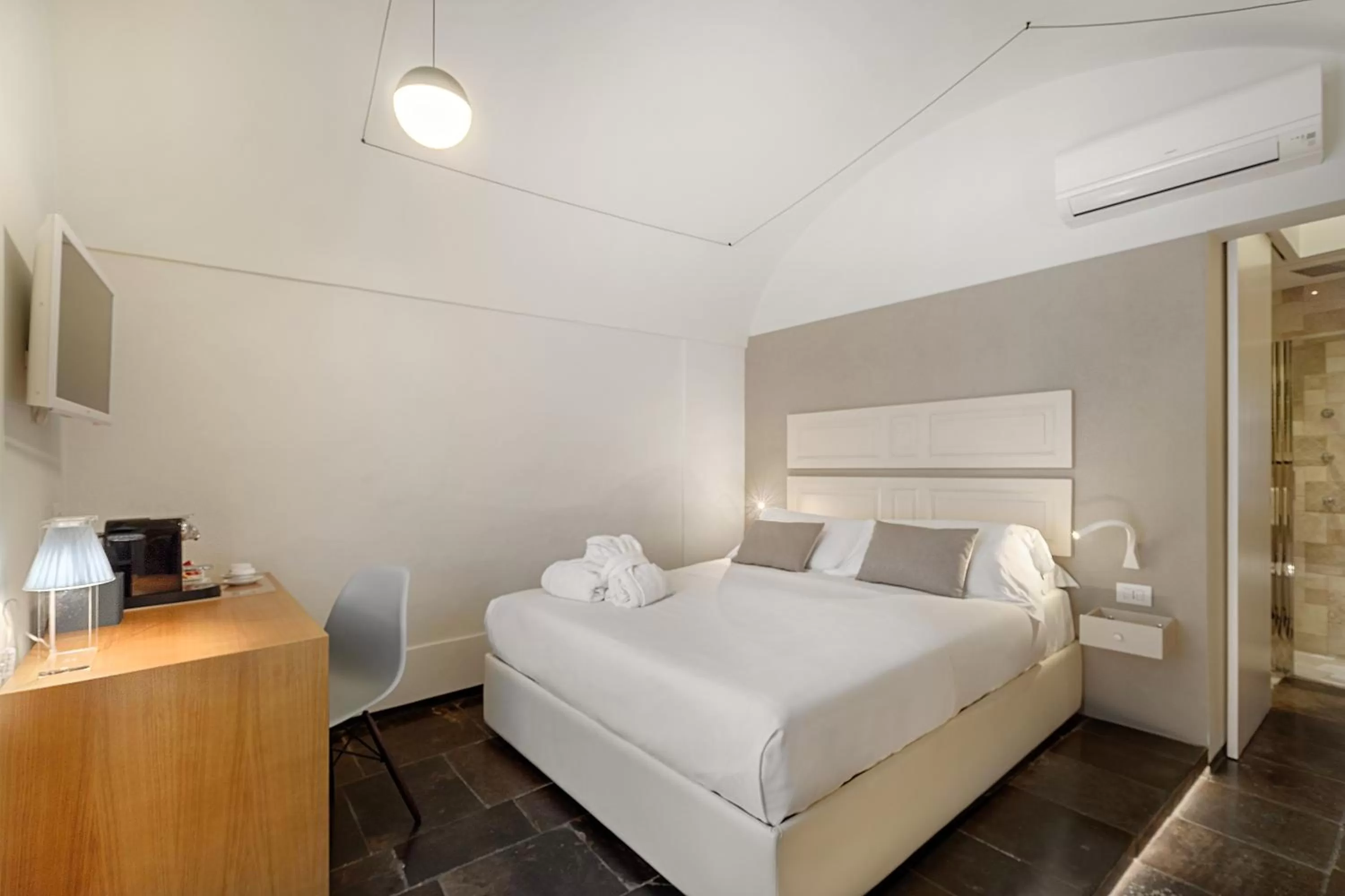 Coffee/tea facilities, Bed in Iblaresort Boutique Hotel