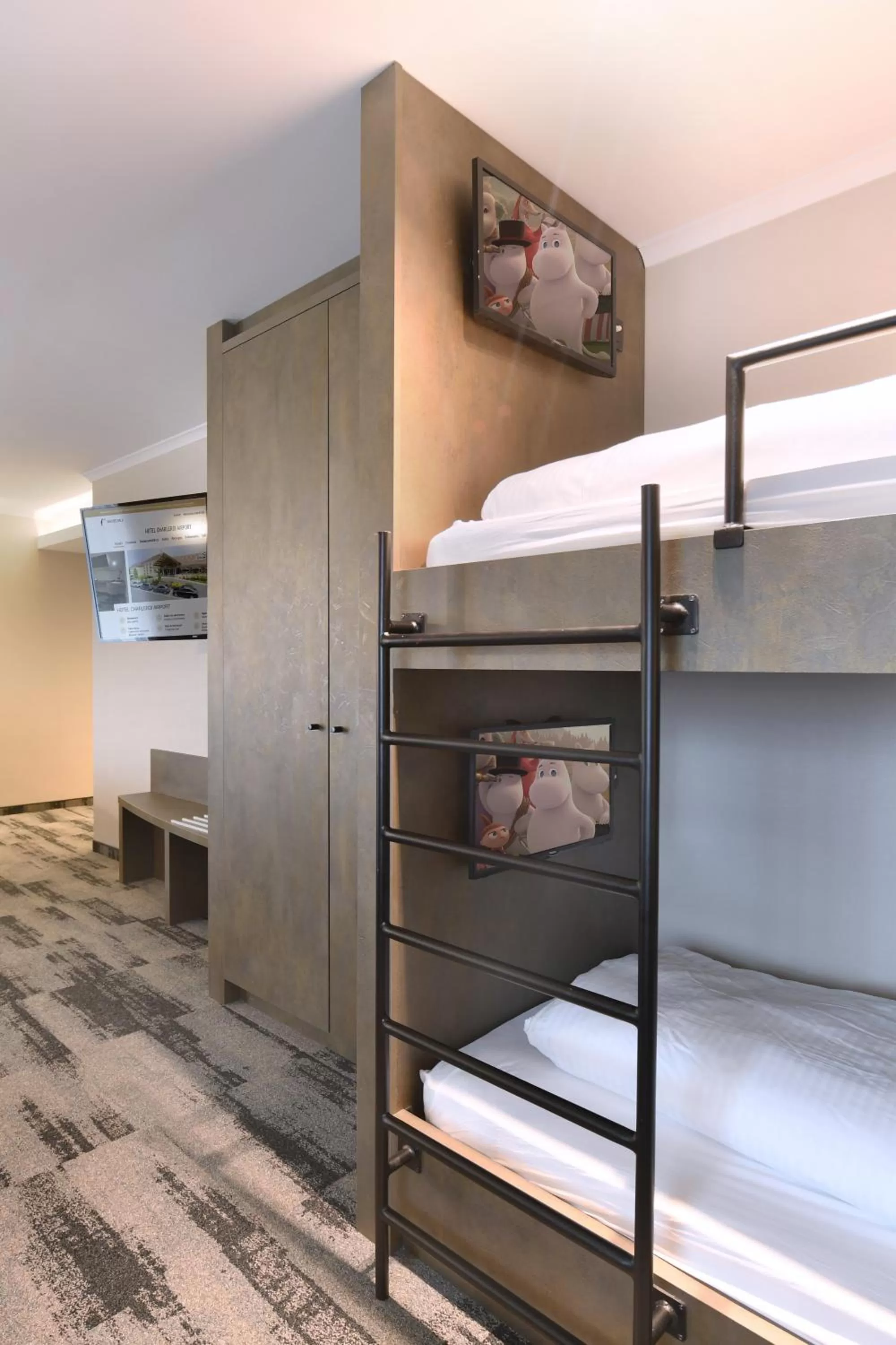 bunk bed, Bed in Hotel Charleroi Airport - Van Der Valk