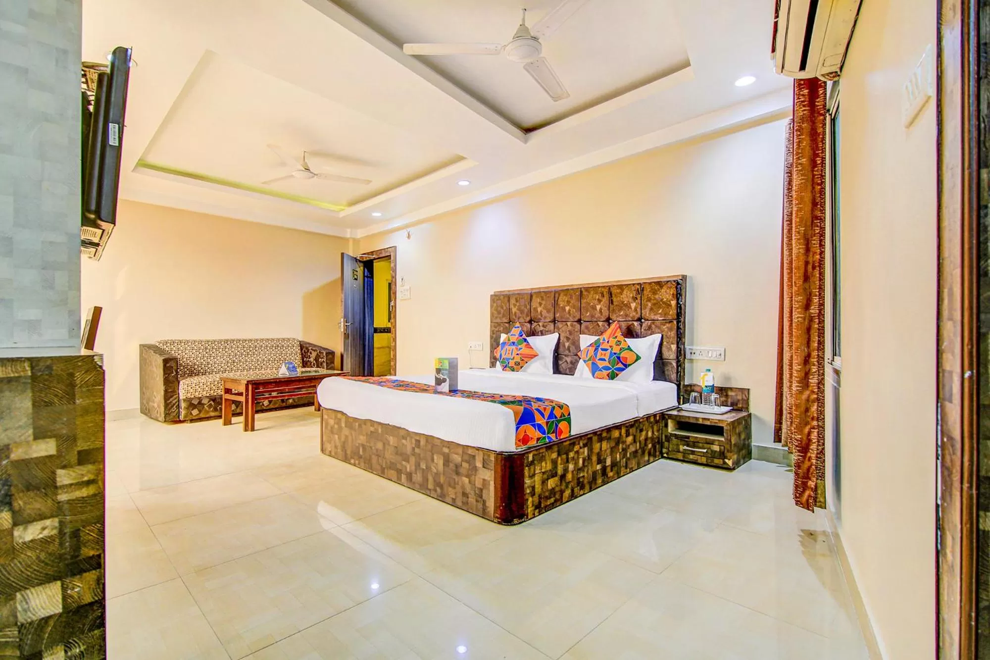 Bedroom, Bed in Via CT Palace