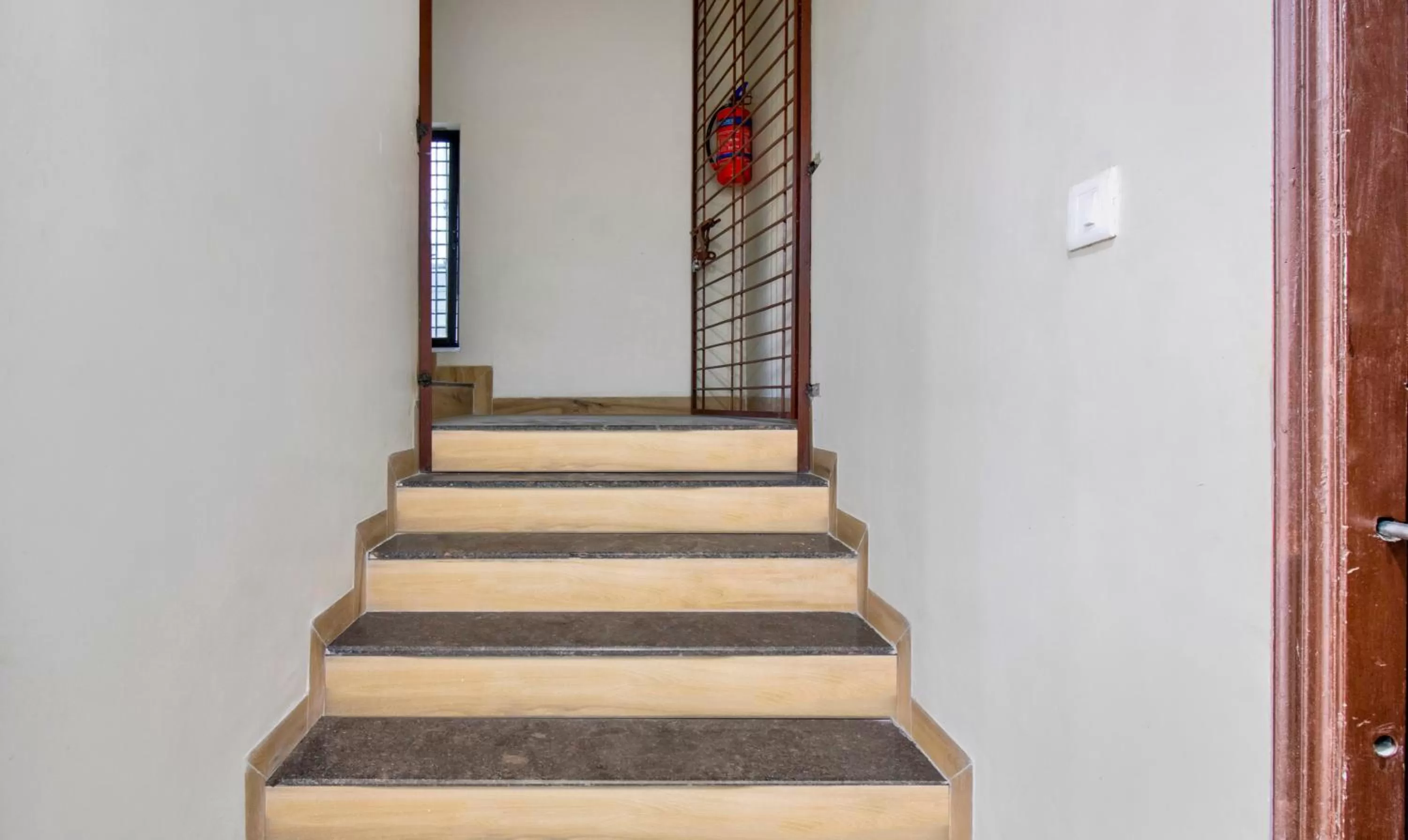 Lobby or reception in Itsy Hotels Shri Guru Service Apartment