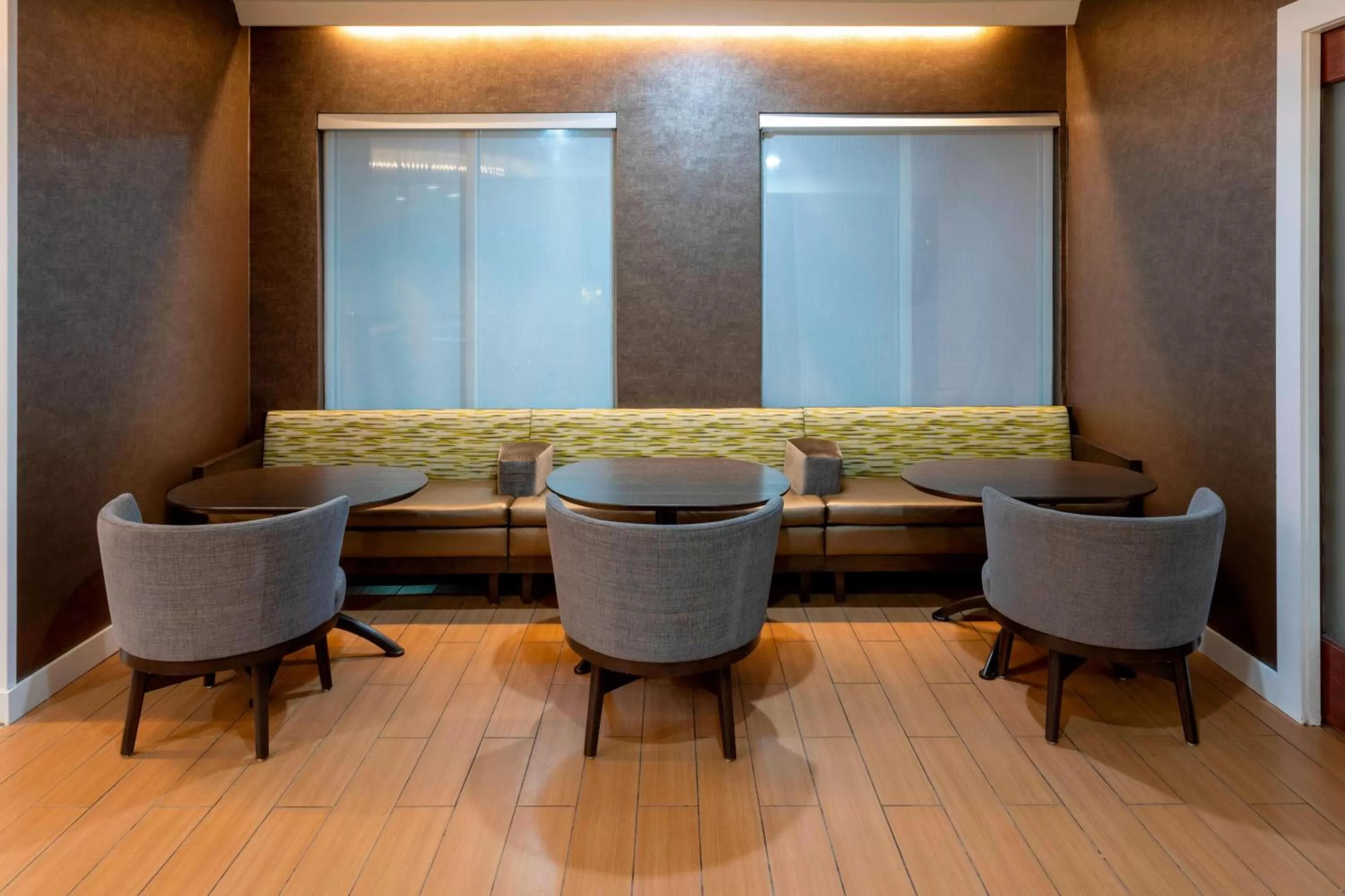 Lobby or reception in SpringHill Suites Rochester Mayo Clinic Area / Saint Marys