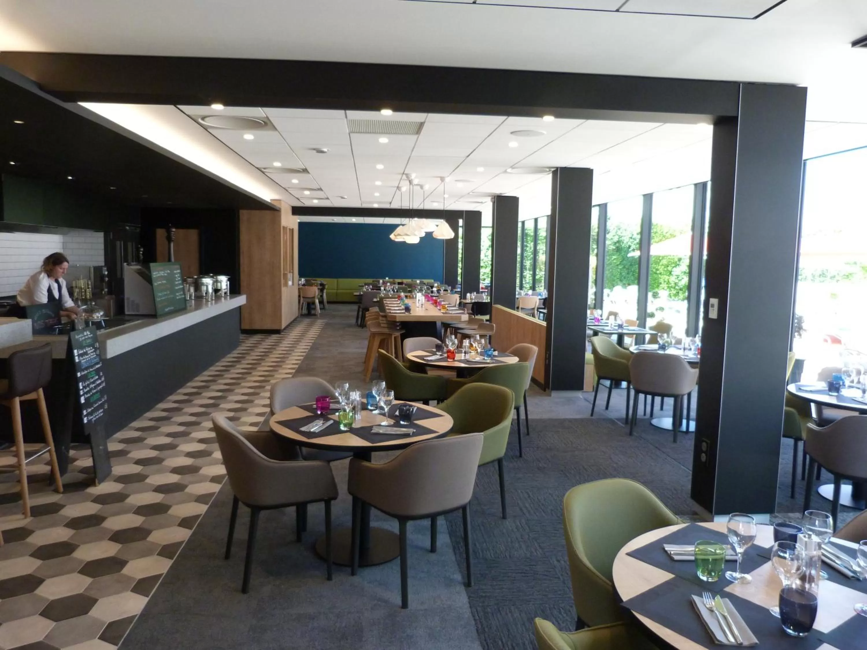Restaurant/places to eat in Novotel Caen Côte de Nacre