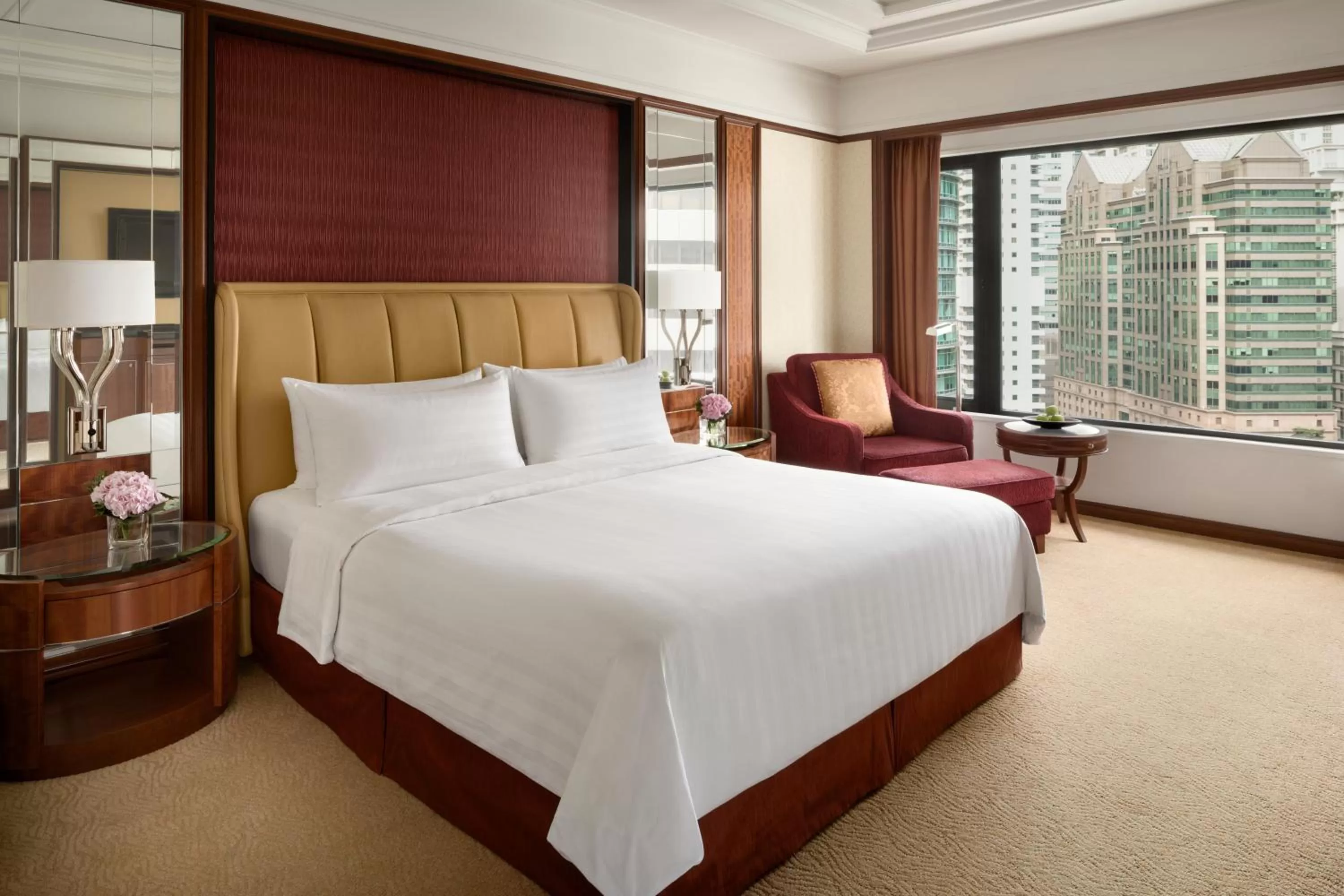 Bed in Shangri-La Kuala Lumpur