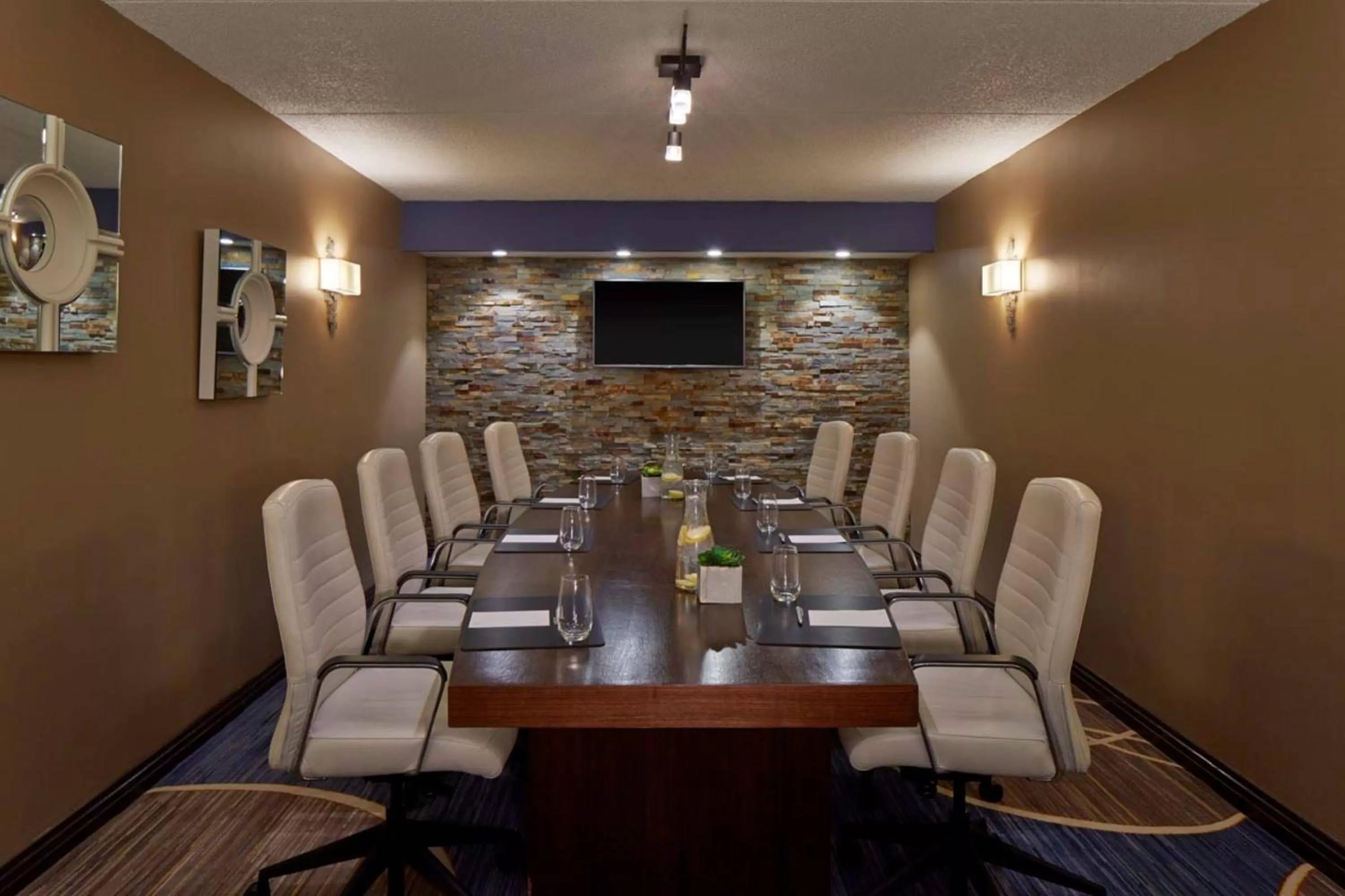 Meeting/conference room in Delta Hotels by Marriott Philadelphia Airport