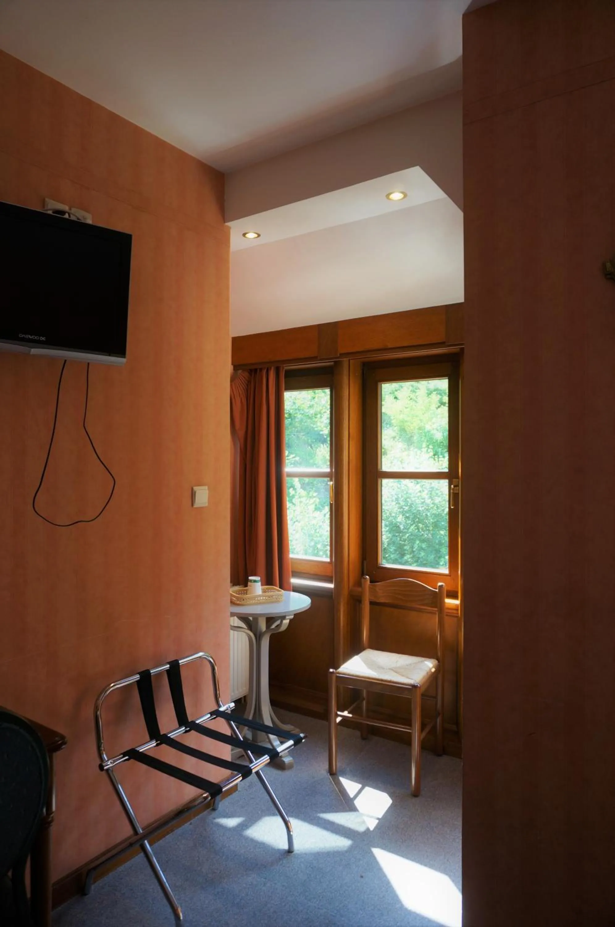Restaurant/places to eat, Seating Area in Hotel La Porte de France
