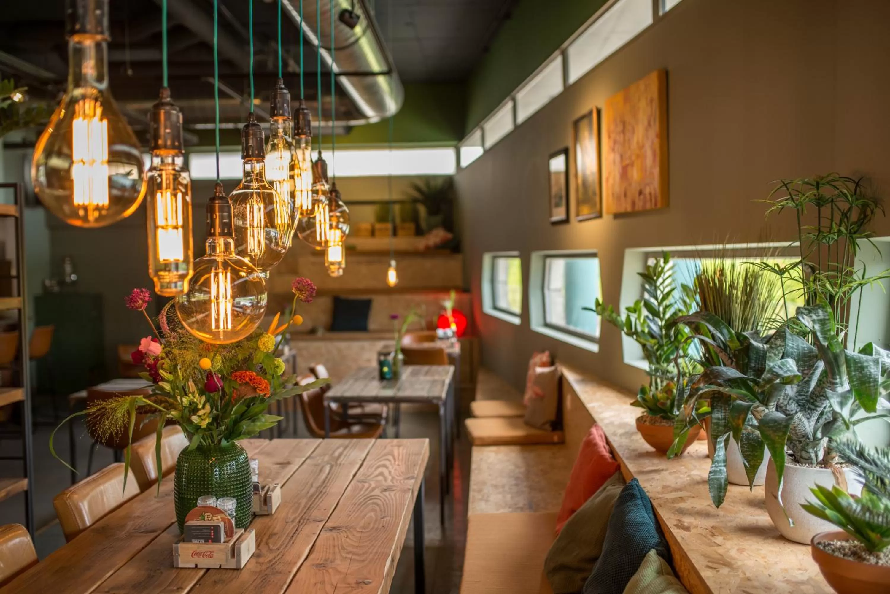 Restaurant/places to eat in Hotel Nimma