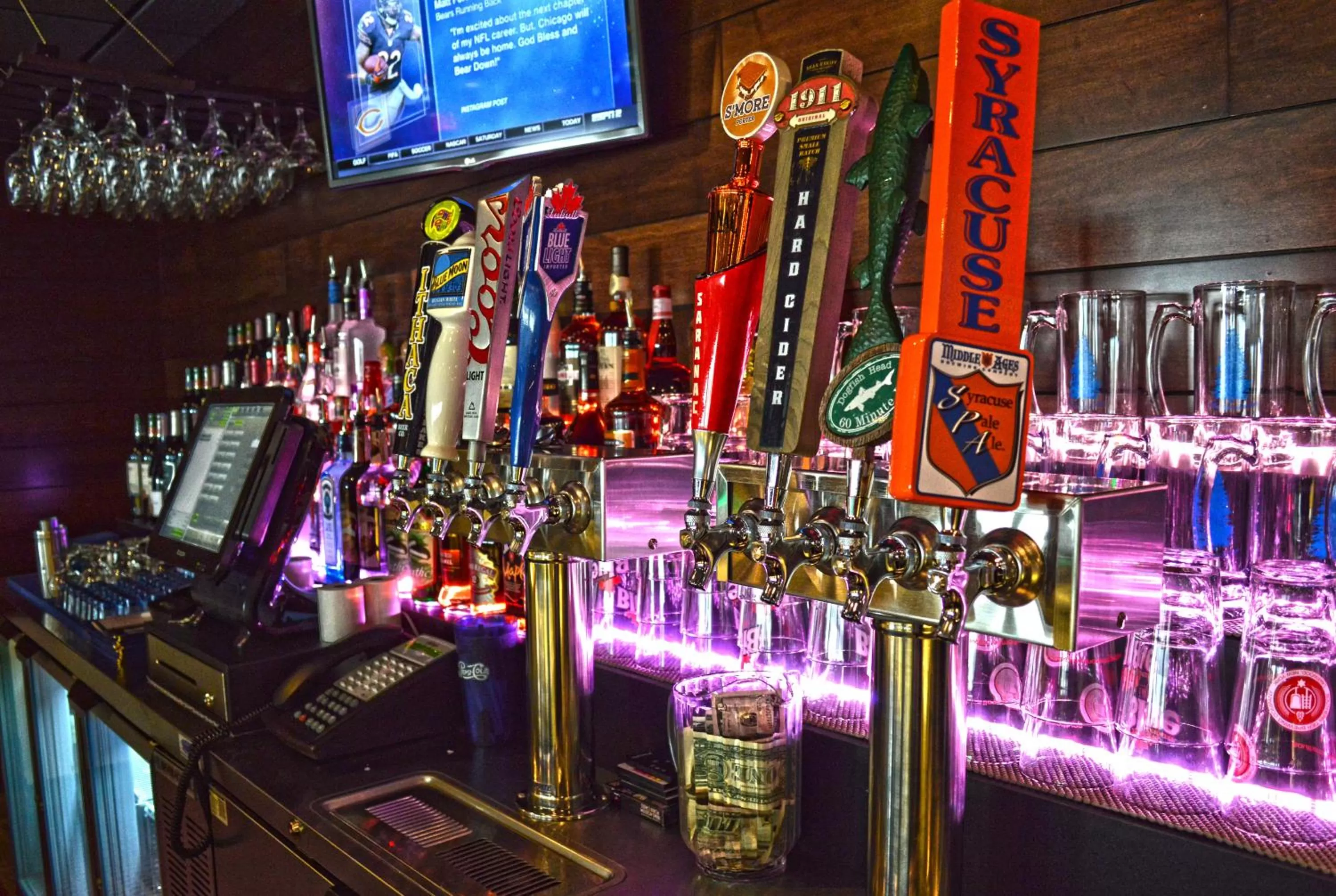 Lounge or bar in Holiday Inn & Suites Syracuse Airport - Liverpool by IHG