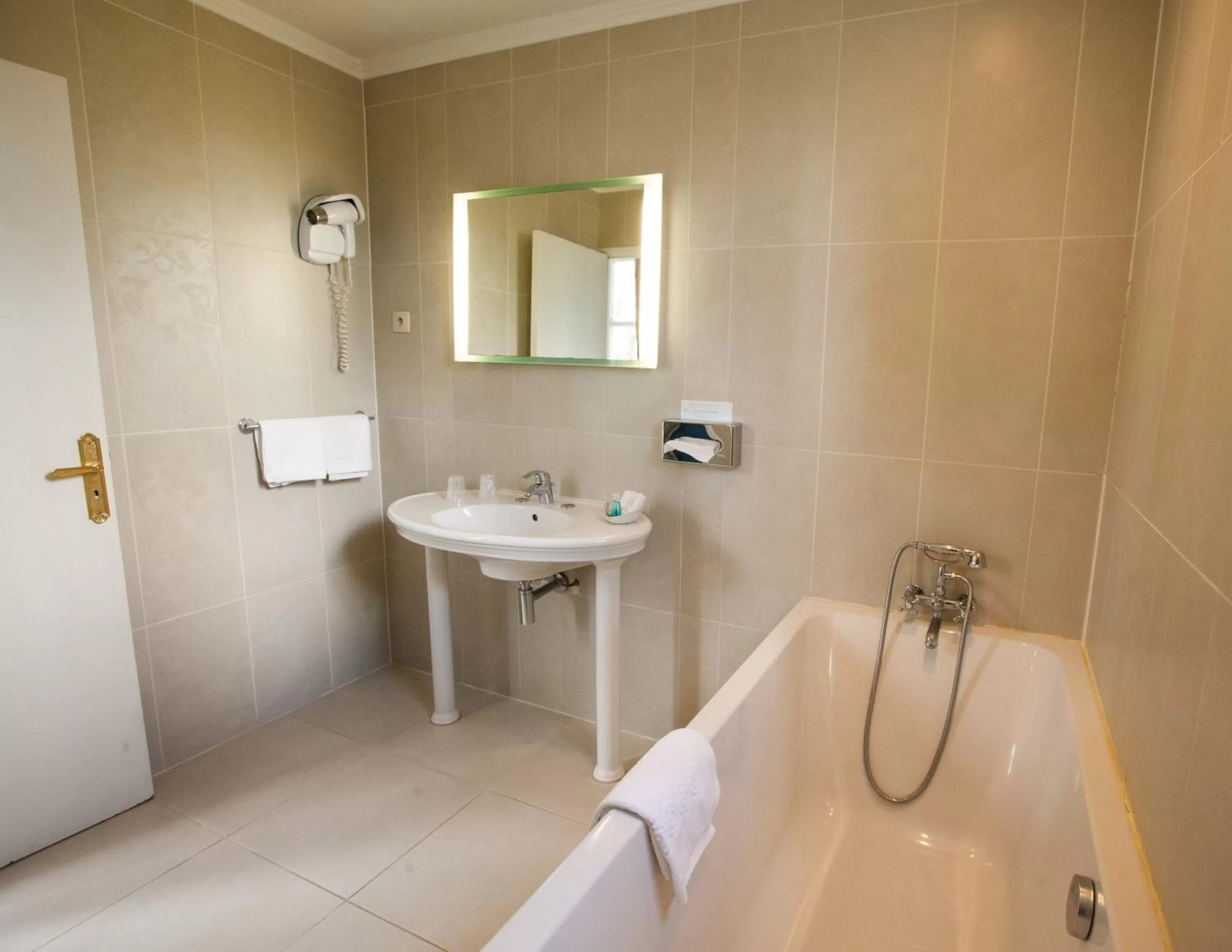 Bathroom in Château de Bellefontaine - Teritoria