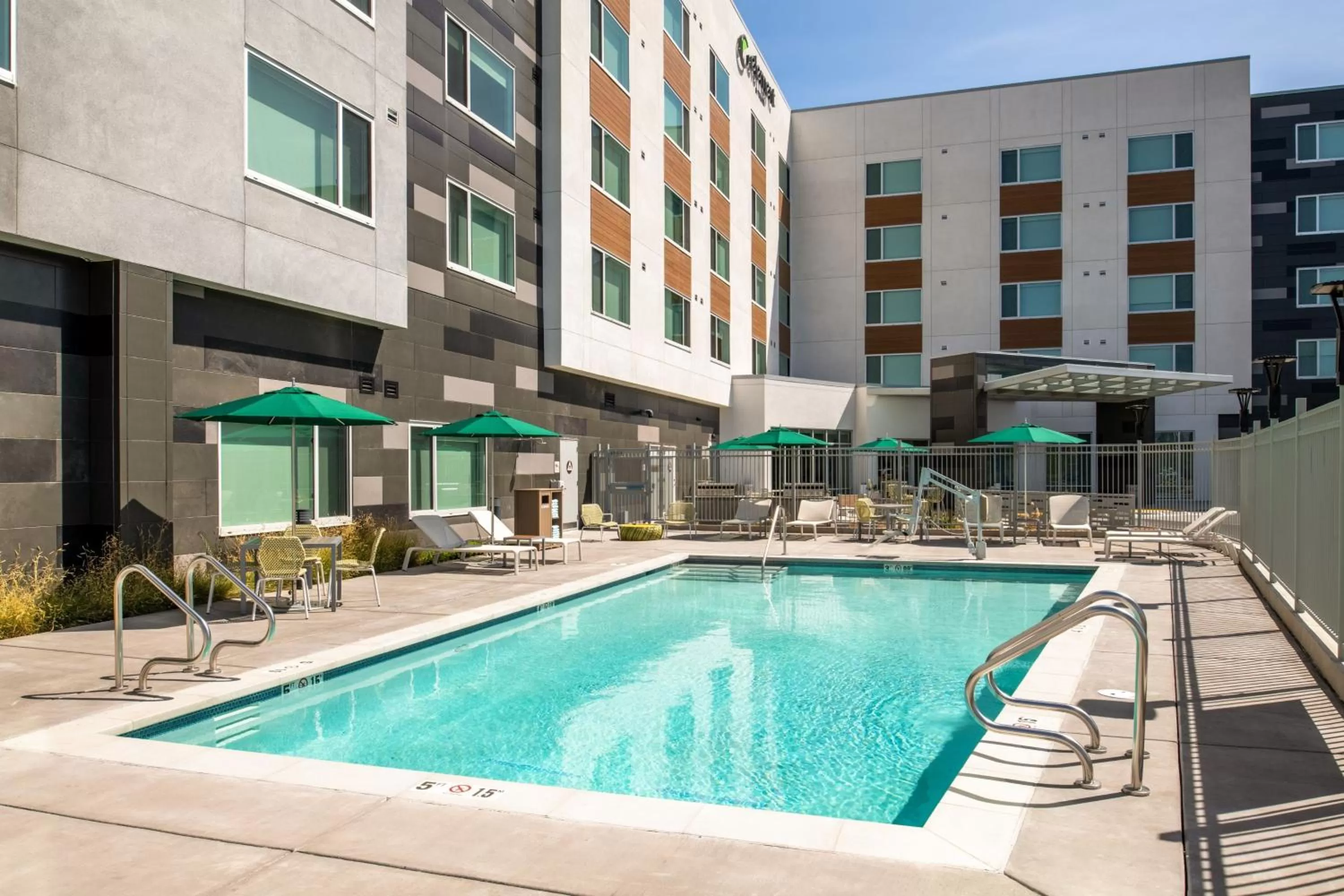 Swimming pool in Element San Jose Milpitas