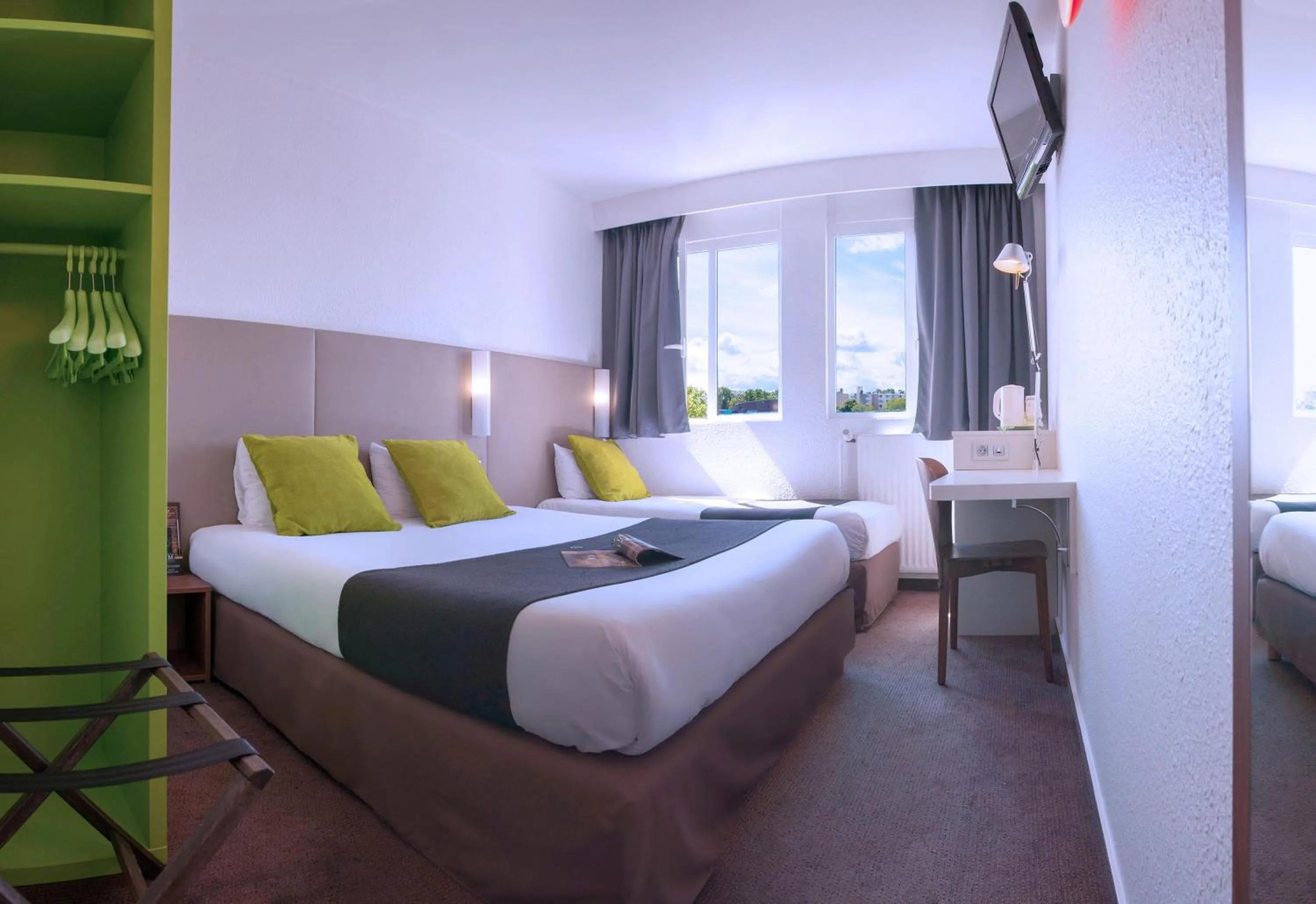 Bed in Campanile Créteil Centre