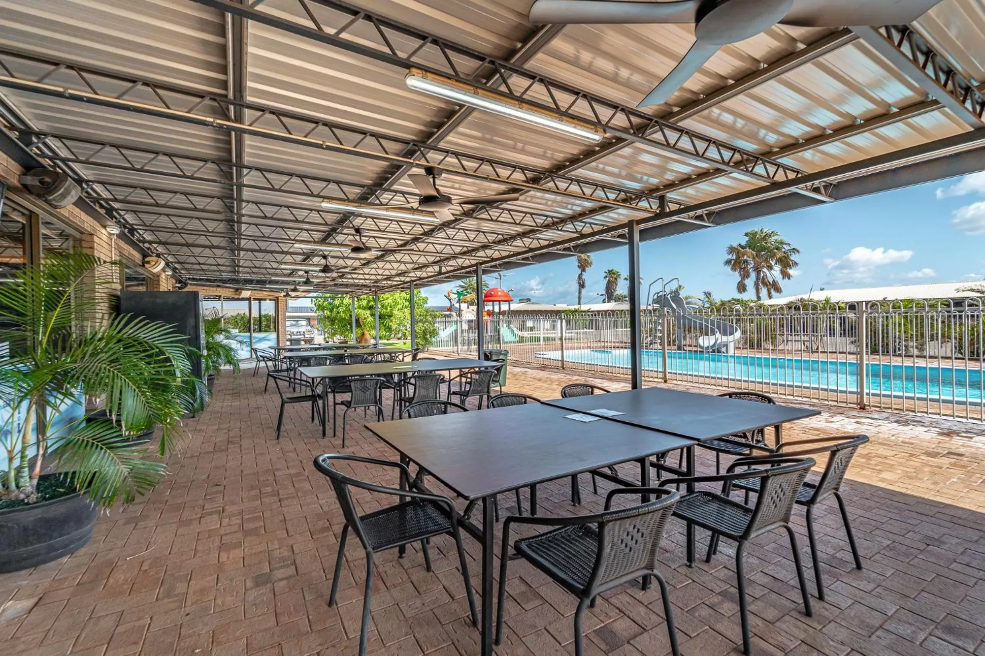 Patio in Carnarvon Motel