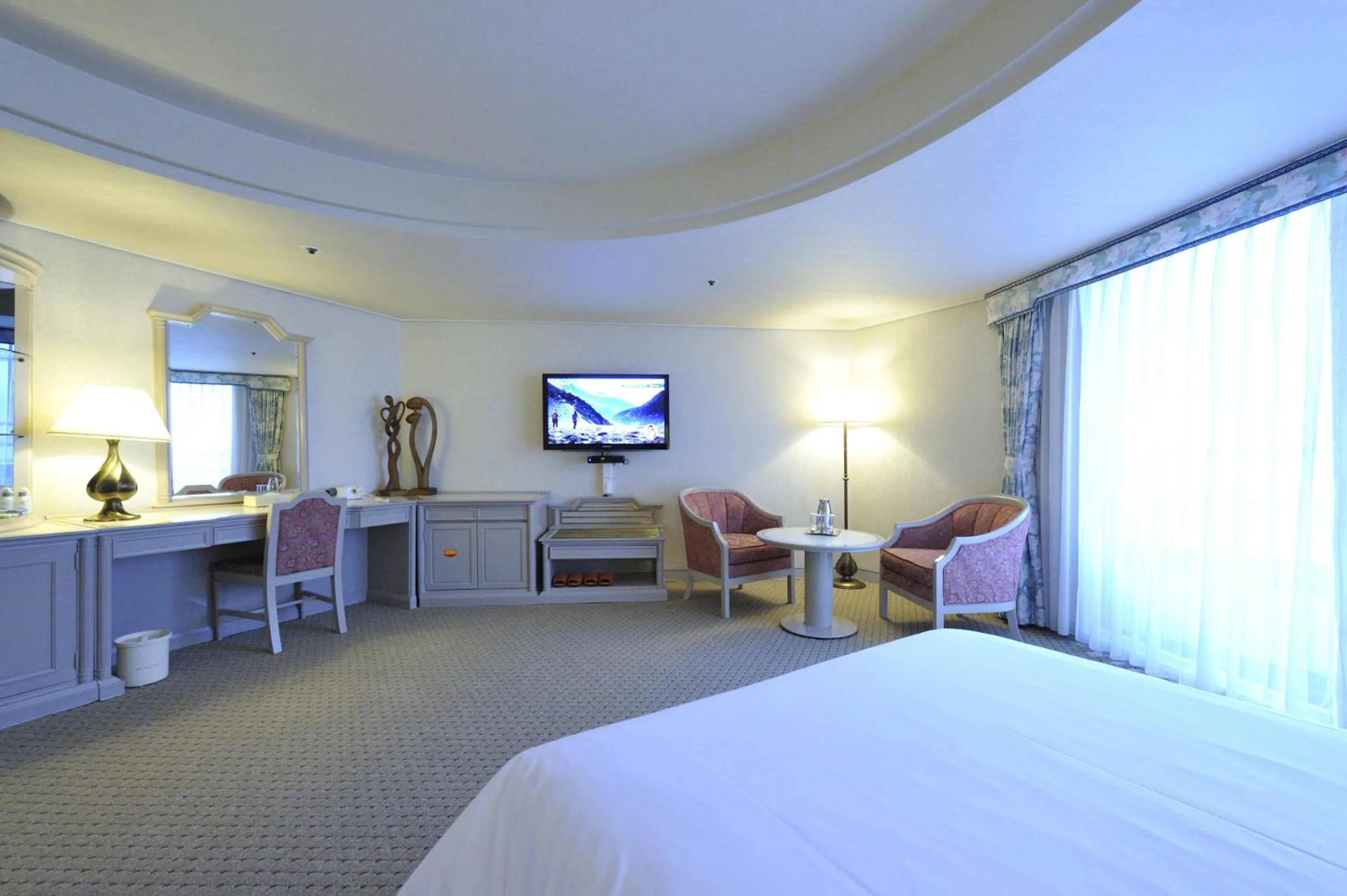 TV and multimedia, Bed in Jeju Pacific Hotel