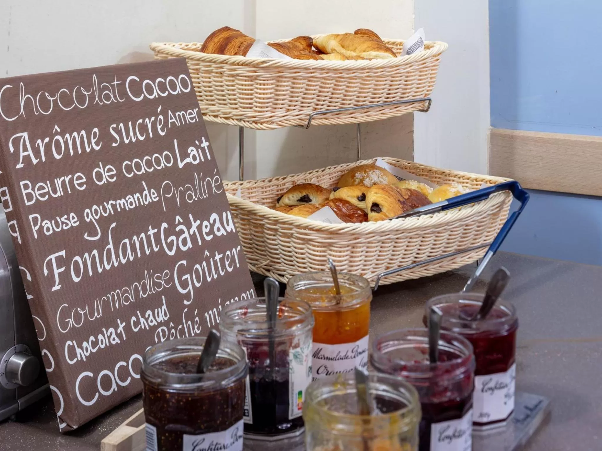 Food in Noemys Toulon La Valette - Hotel restaurant avec piscine