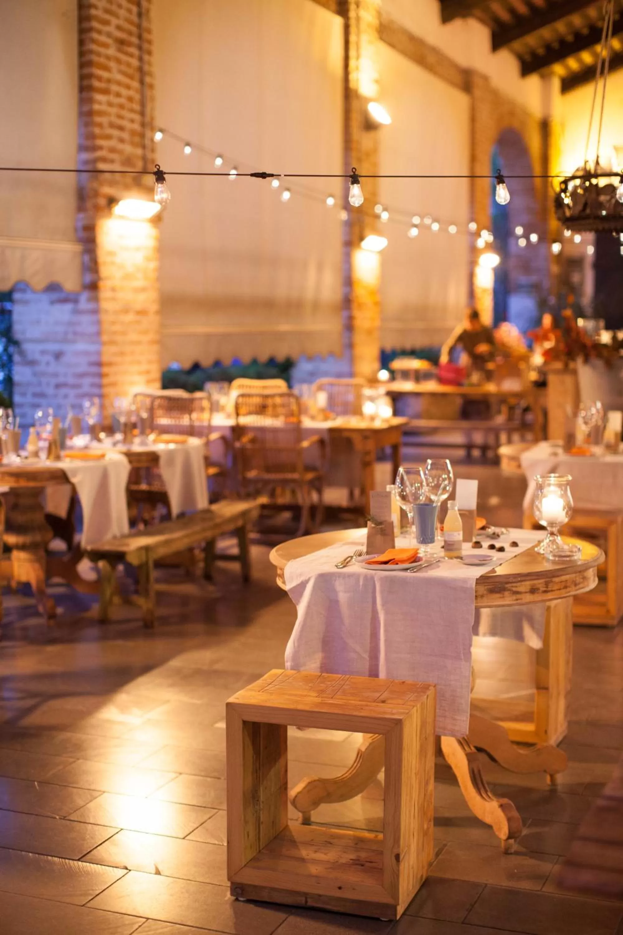 Restaurant/places to eat in Al Tezzon Hotel