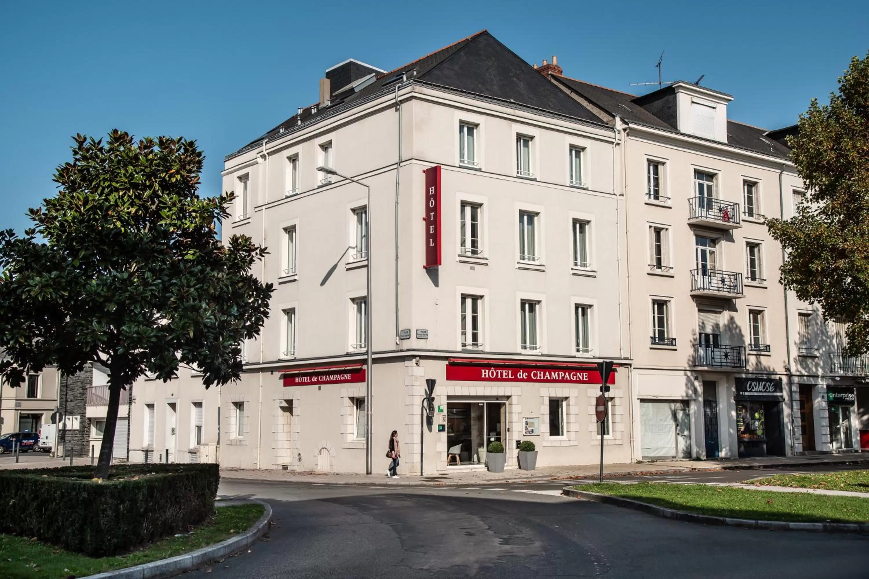 Property building in Hôtel de Champagne