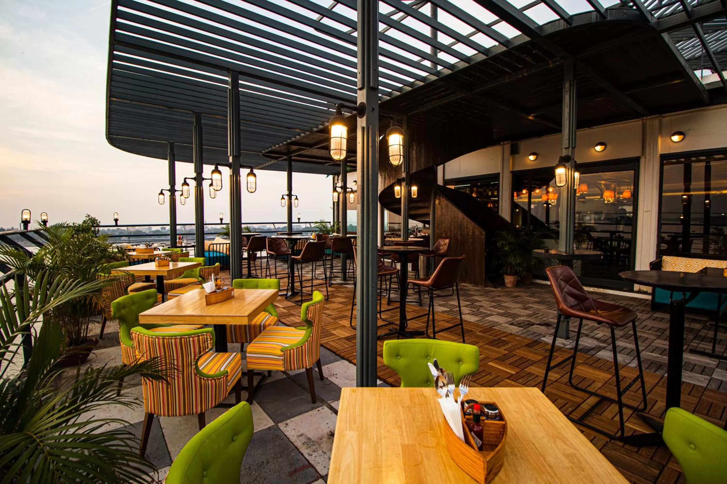 Restaurant/places to eat in Polo Floatel Kolkata