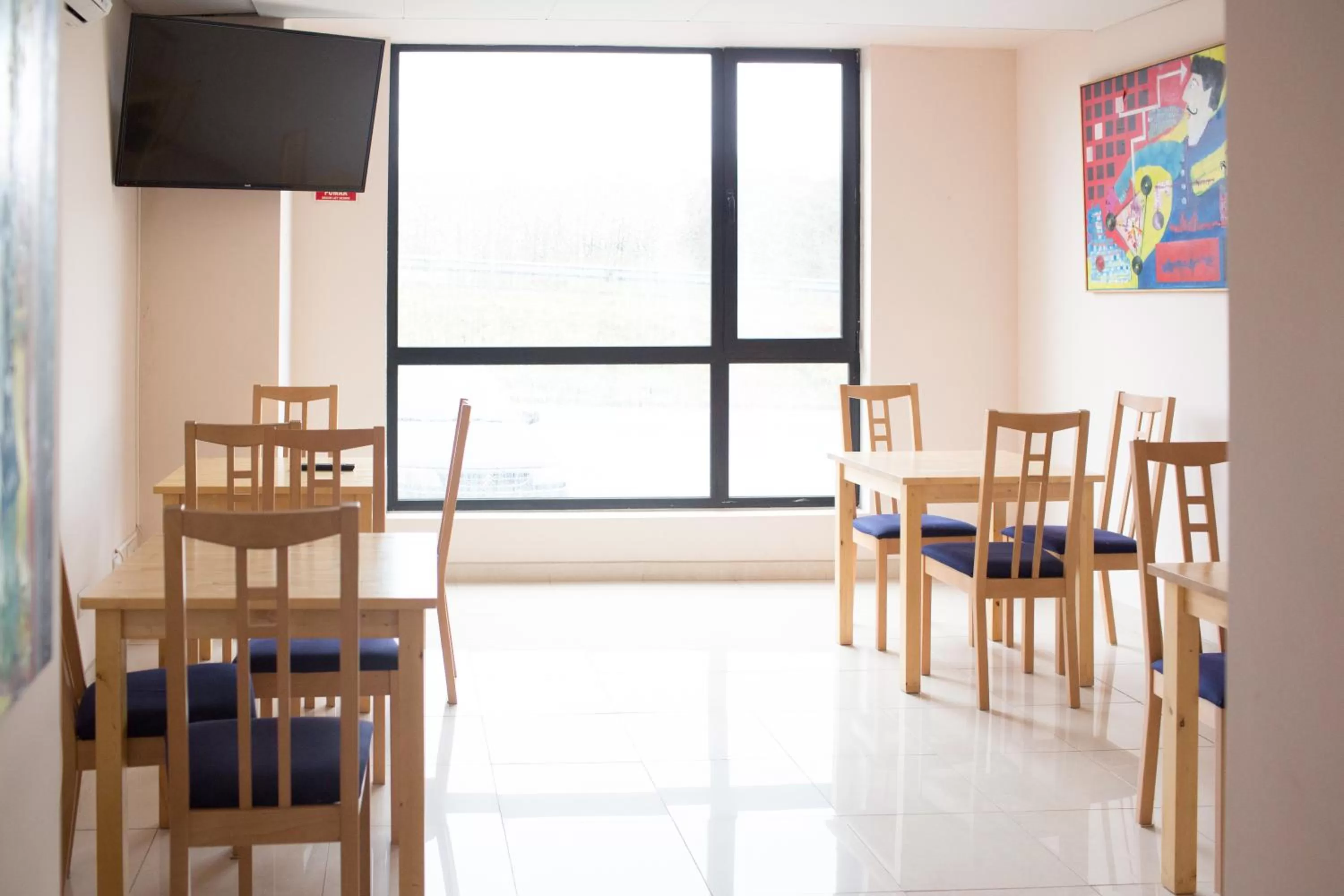 Communal lounge/ TV room in Puerta de Santillana