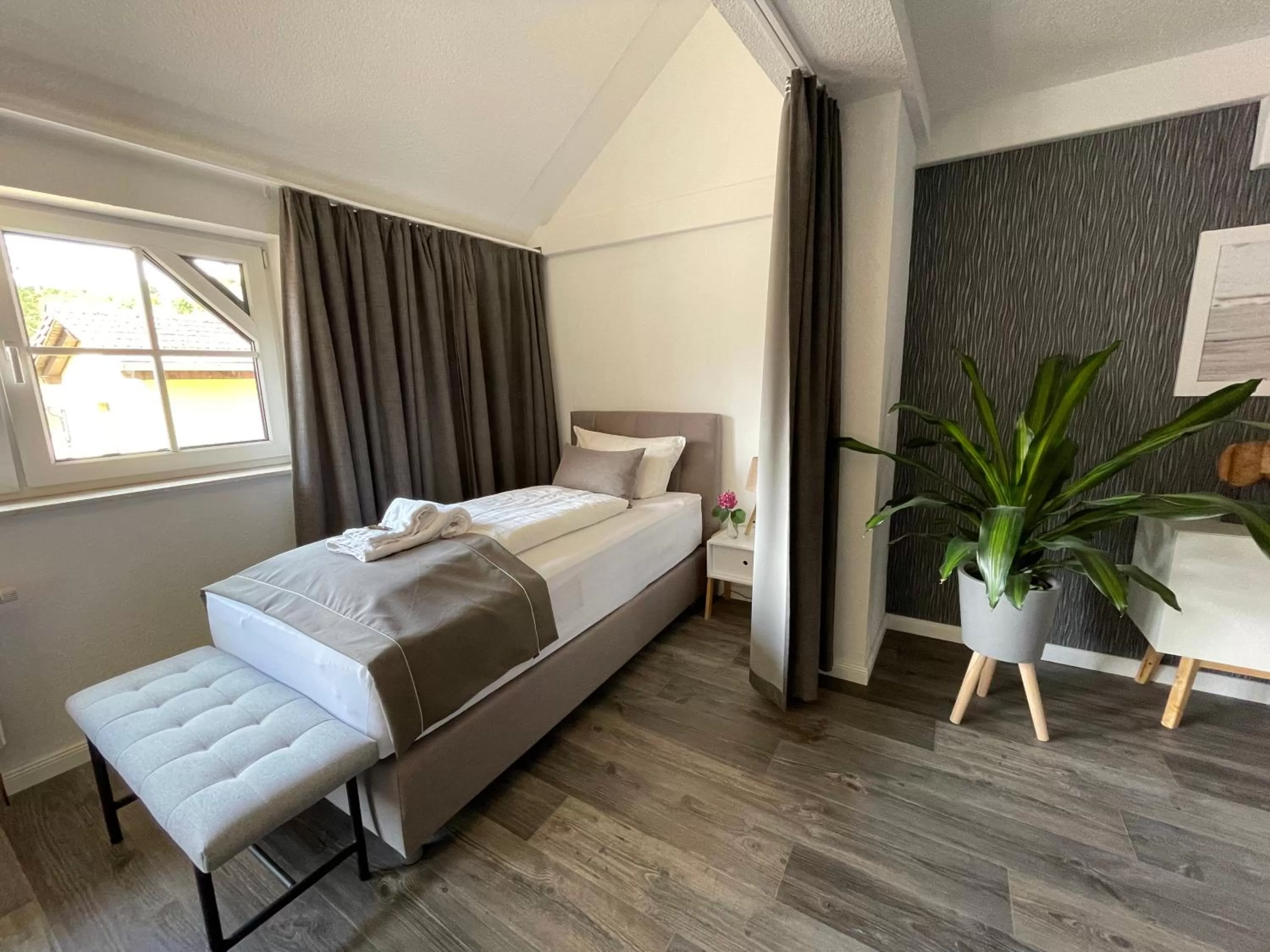 Bed in "Zur Altstadt - Am Fuße der Osterburg" Gaststätte, Pension, FEWO