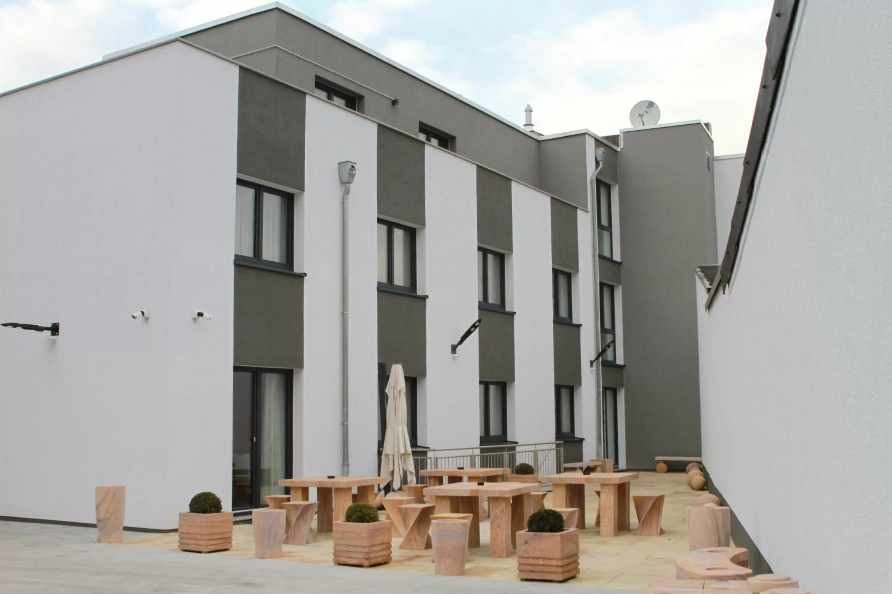 Restaurant/places to eat in Naam Hotel & Apartments Frankfurt City-Messe Airport