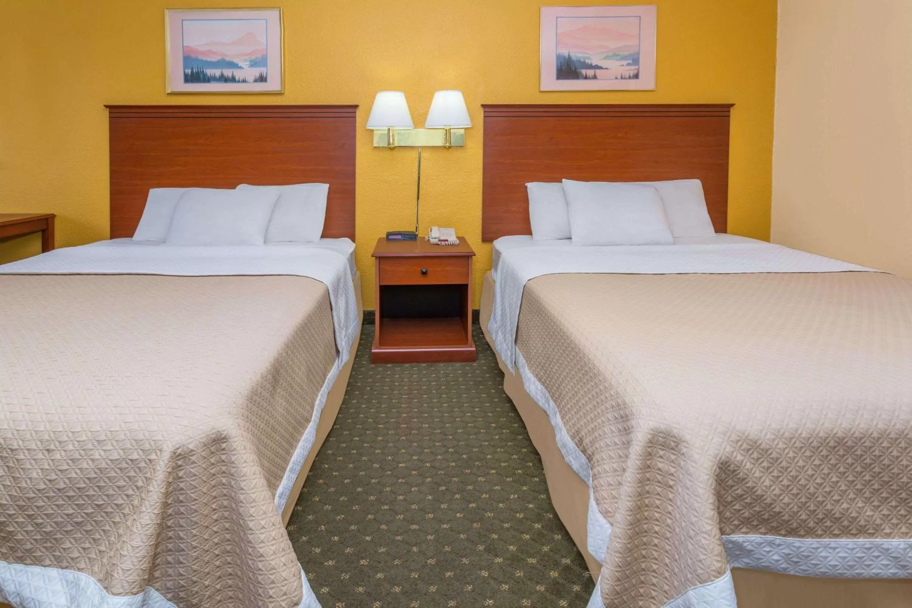 Photo of the whole room in Alamo Inn