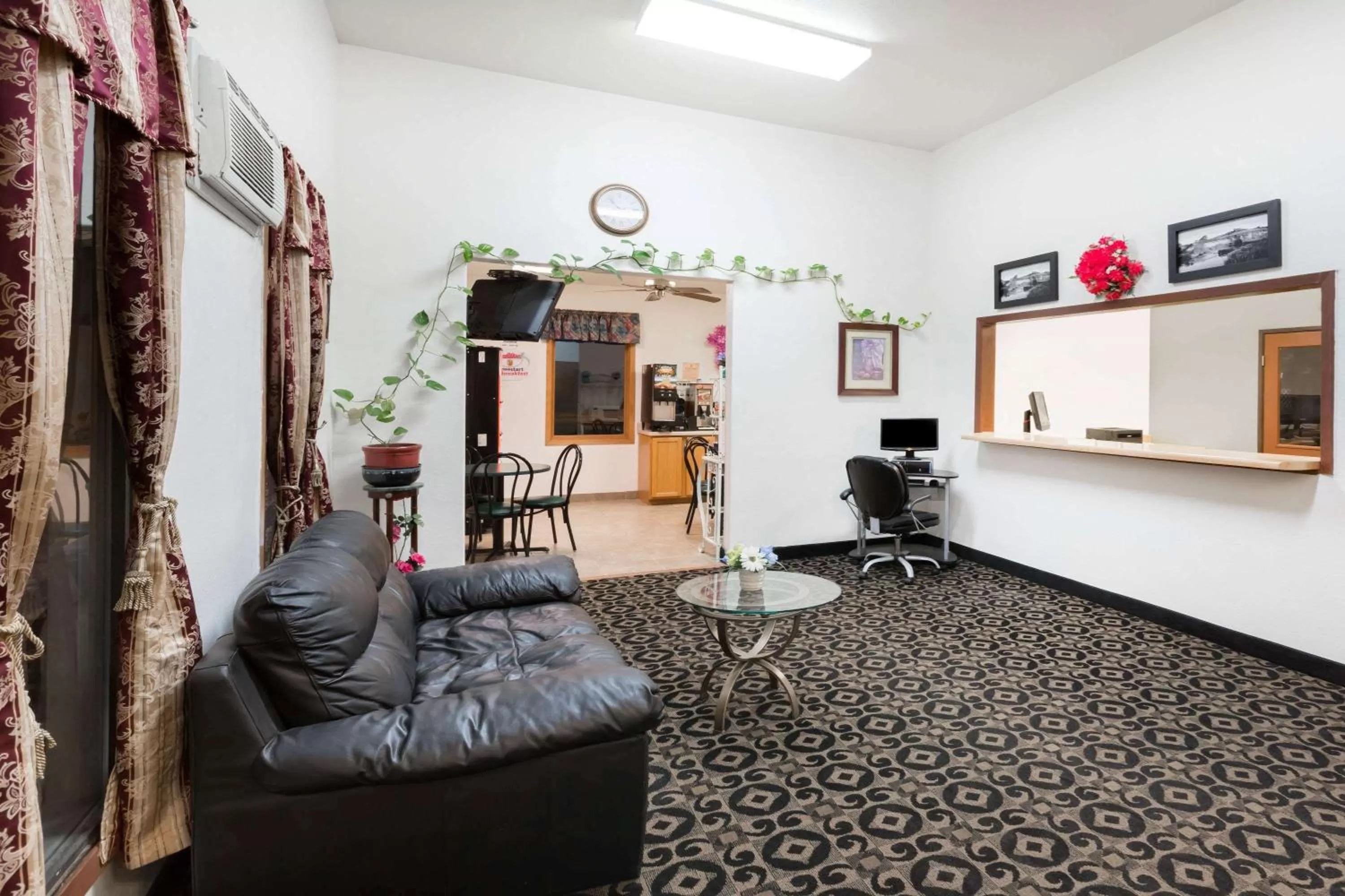 Lobby or reception, Seating Area in Ainsworth Inn