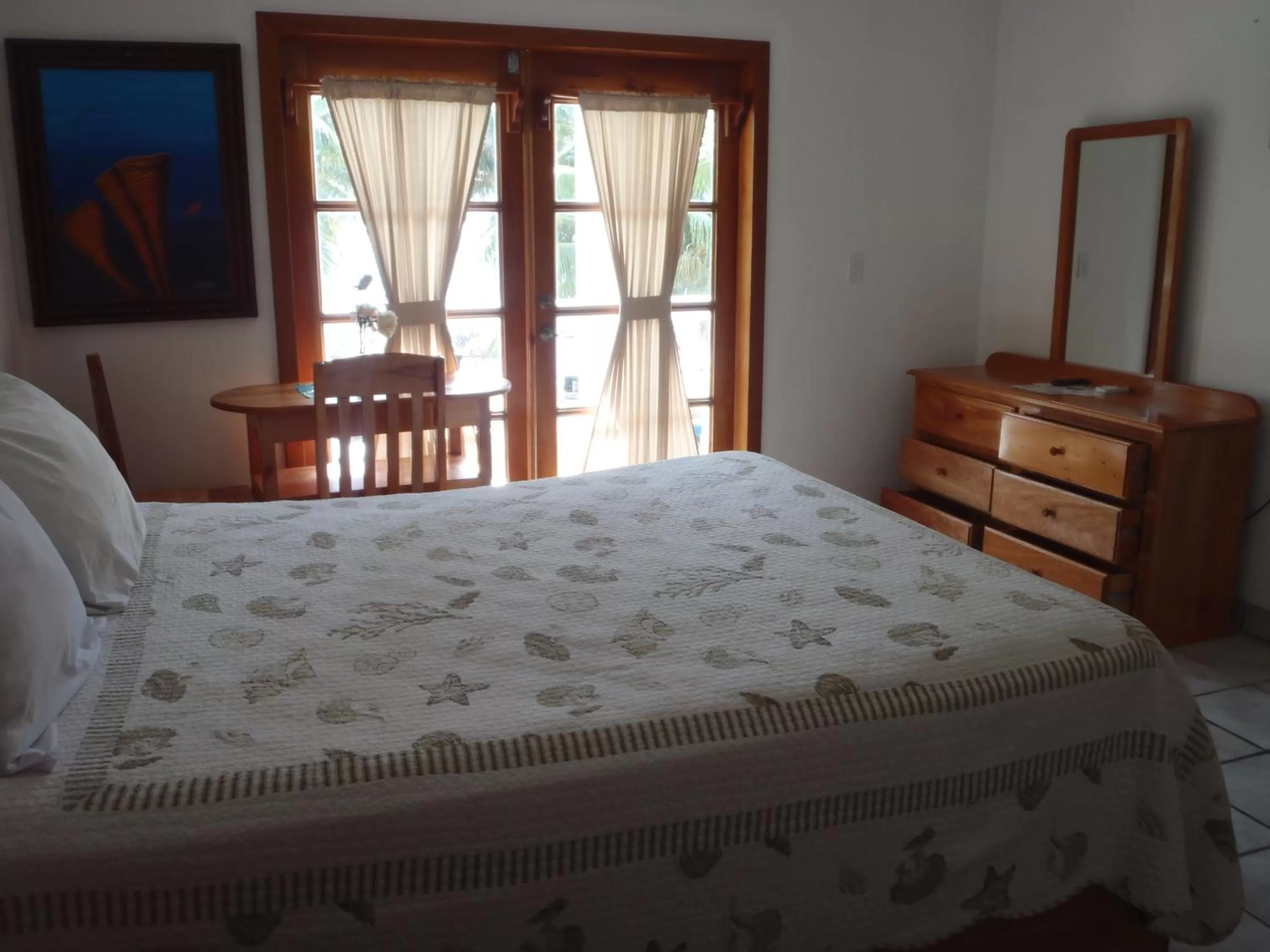 Queen Room with Garden View in Corona del Mar