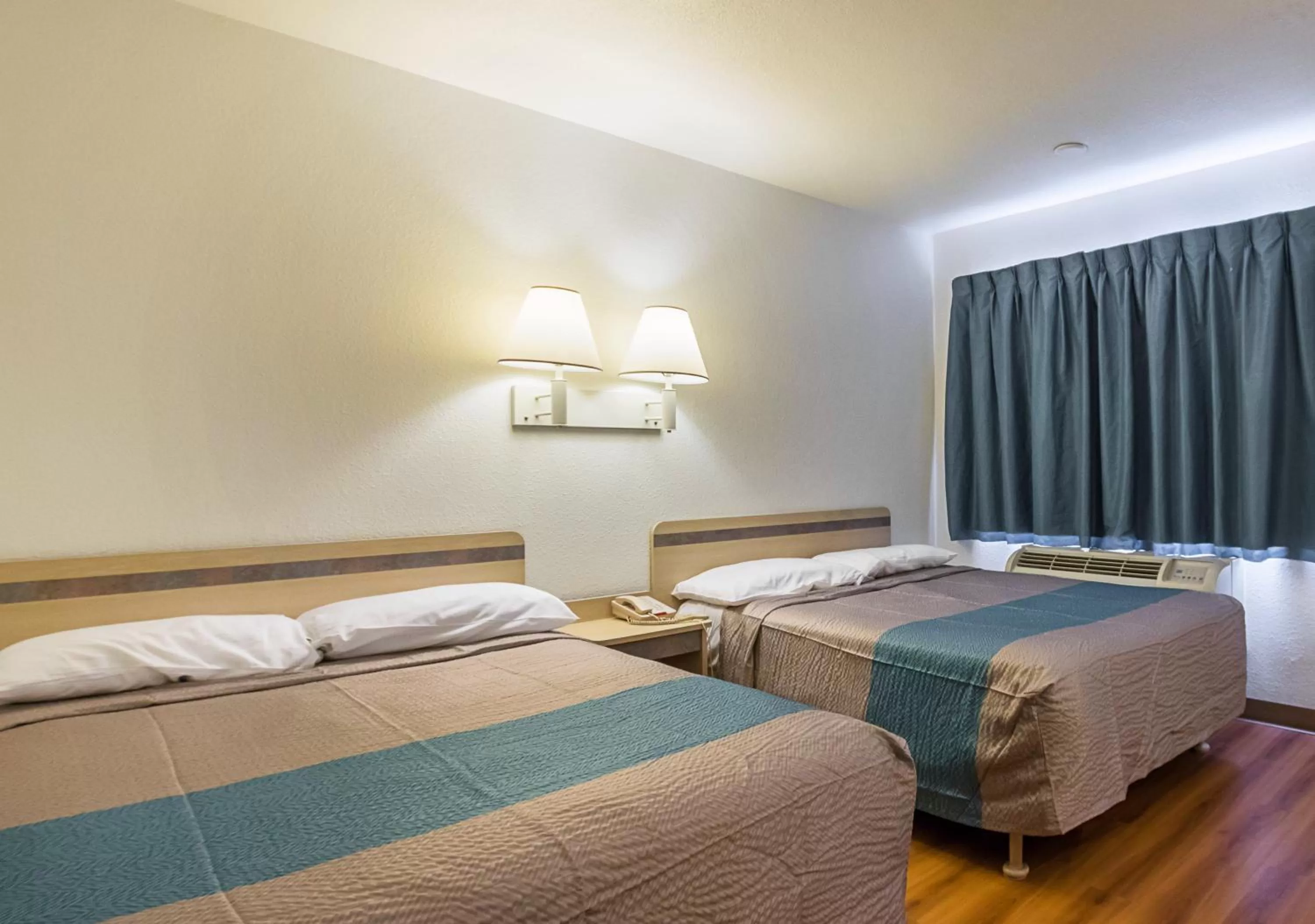 Bedroom, Bed in Motel 6-Rochester, MN