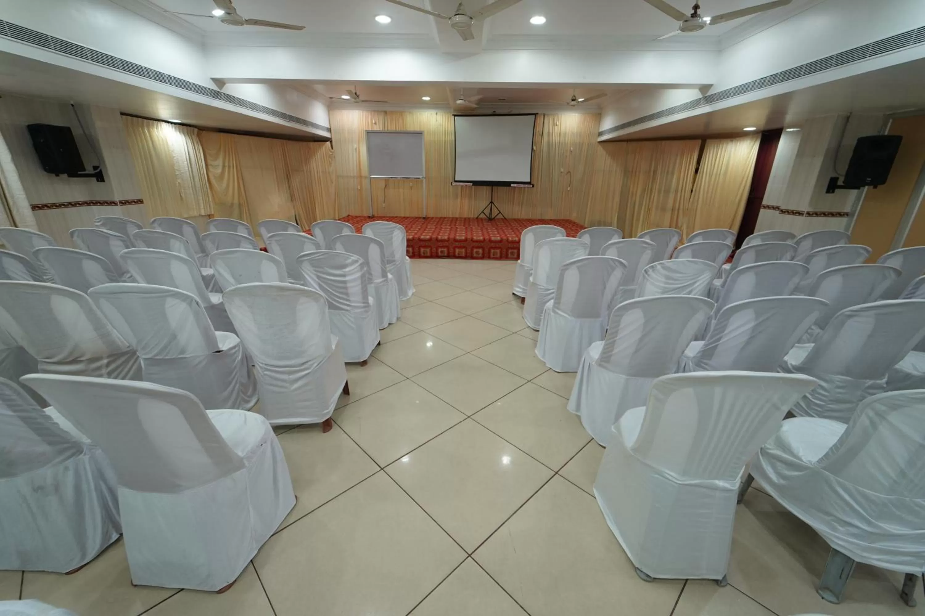 Meeting/conference room in Hotel Palmyra Grand Inn