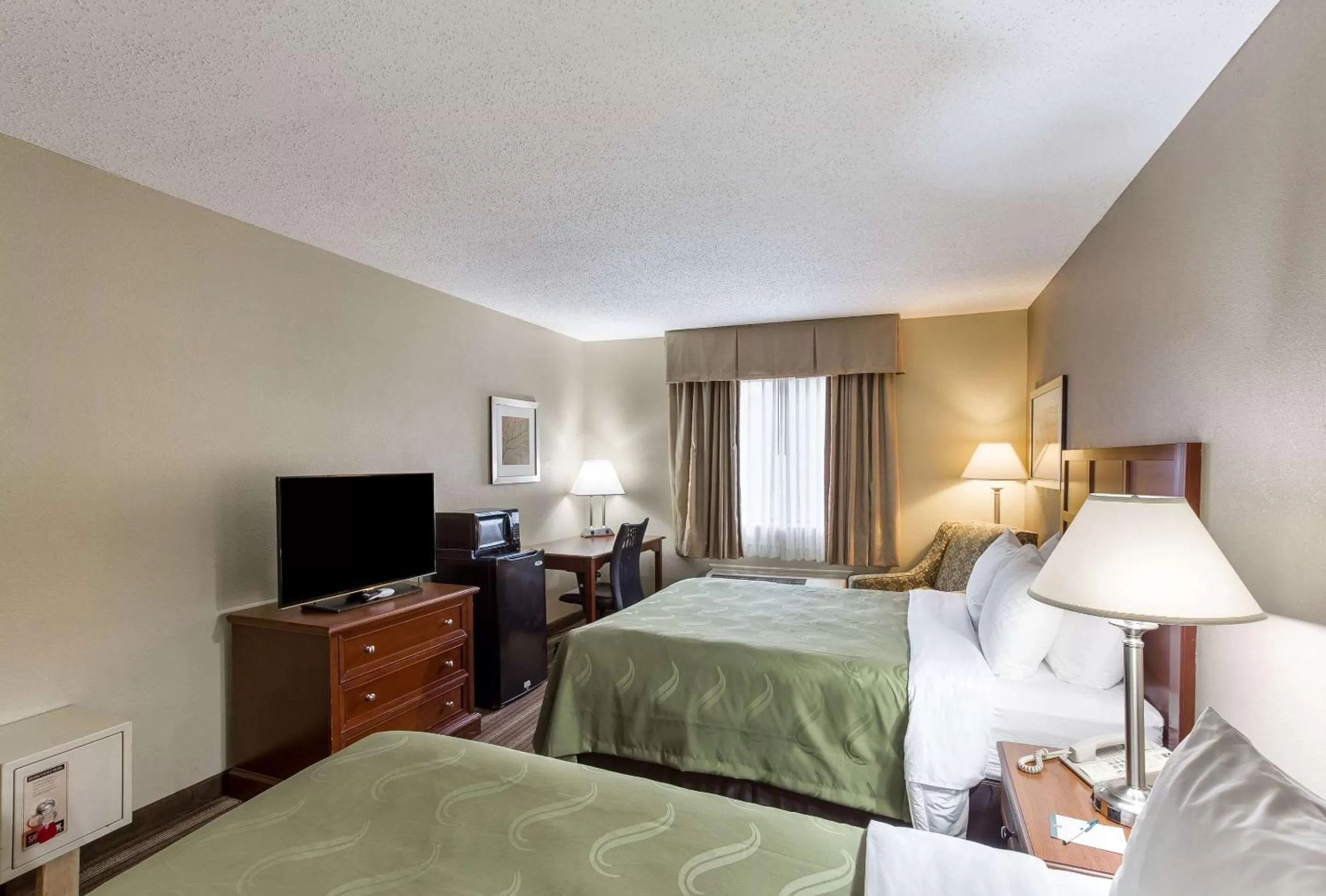 Photo of the whole room, Bed in Quality Inn