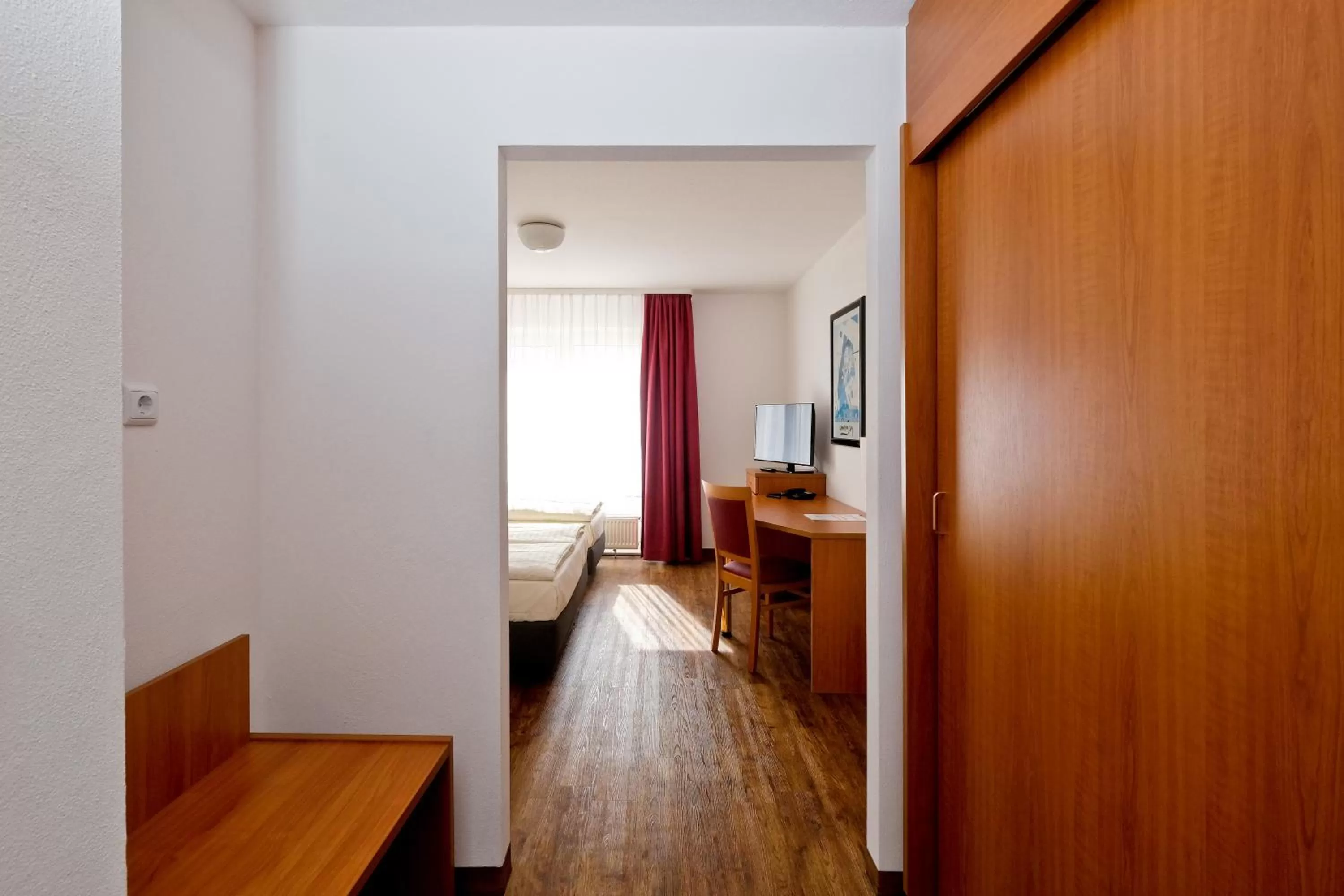 Photo of the whole room, Bed in Apart Hotel Sehnde