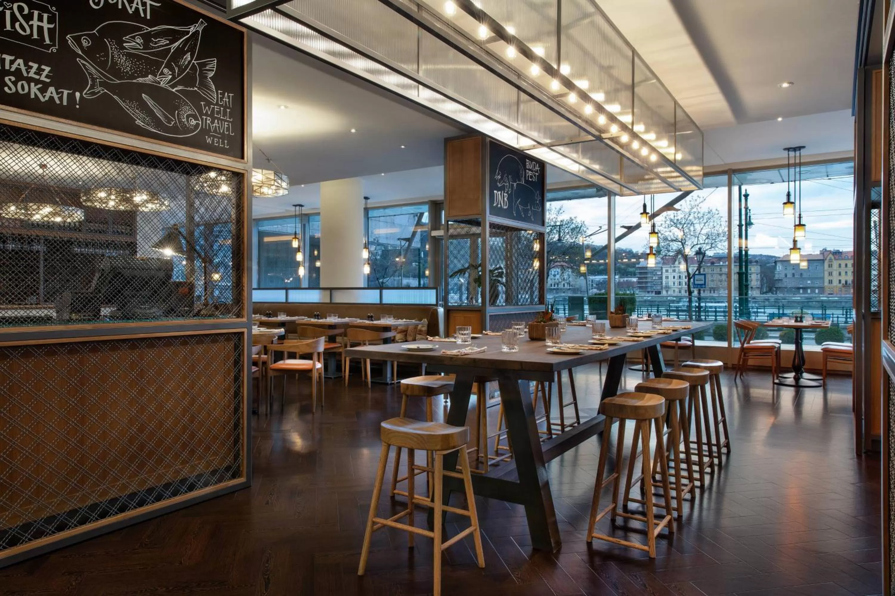 Restaurant/places to eat in Budapest Marriott Hotel