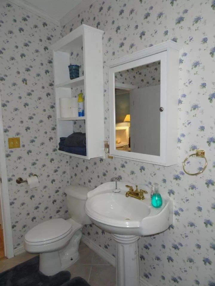 Bathroom in Book Nook Inn