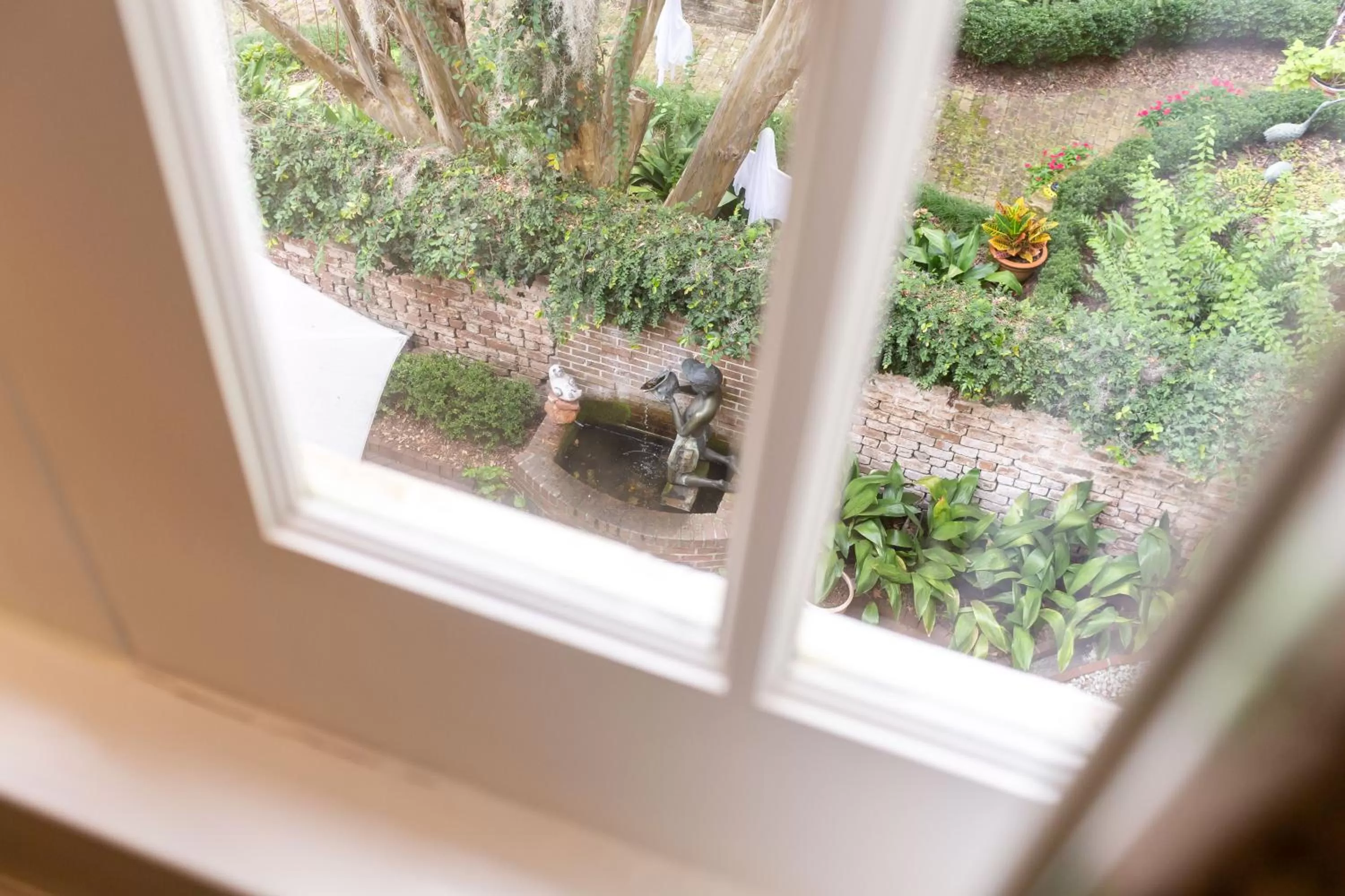 Garden view in Eliza Thompson House, Historic Inns of Savannah Collection