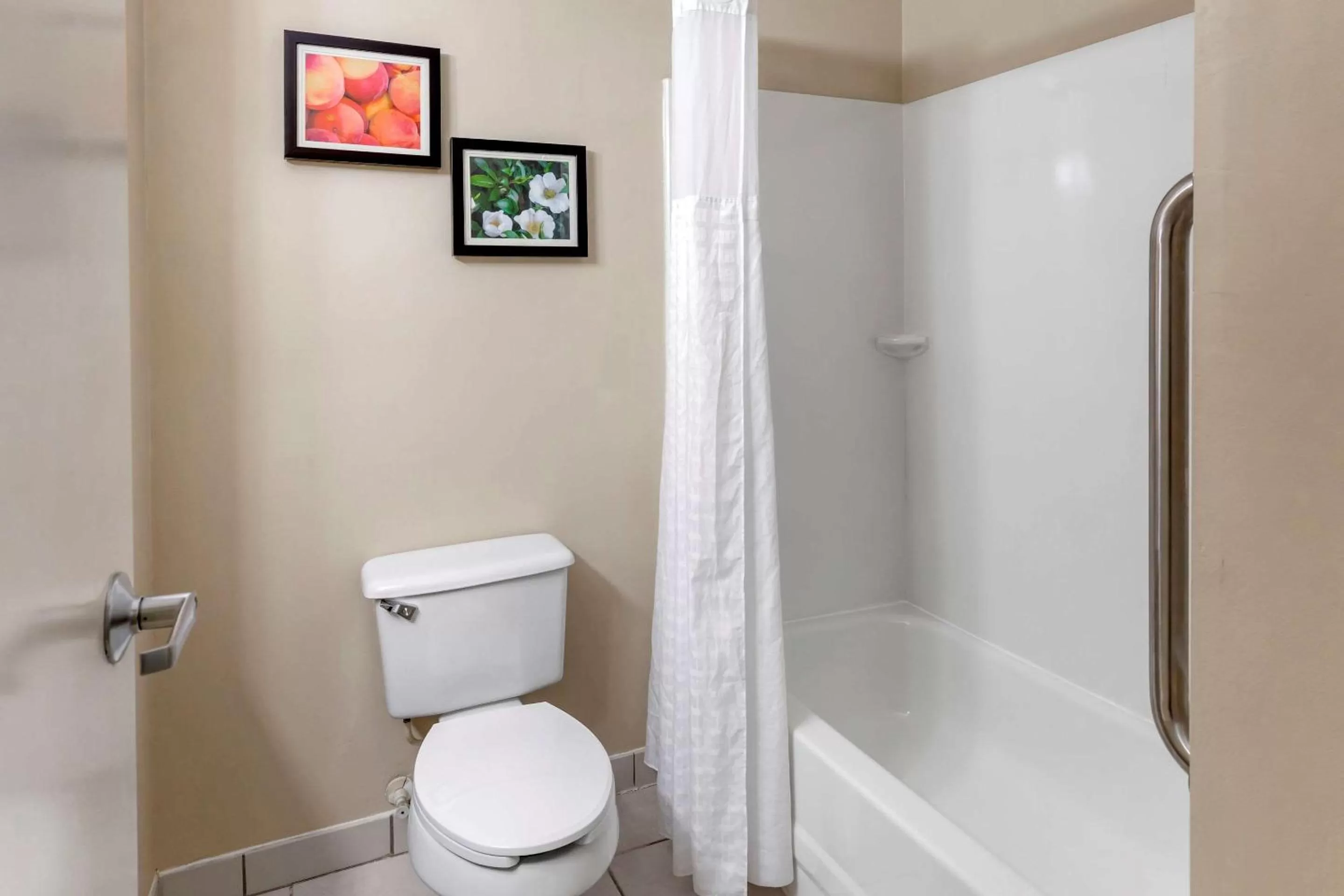 Bathroom in comfort & inn Suites