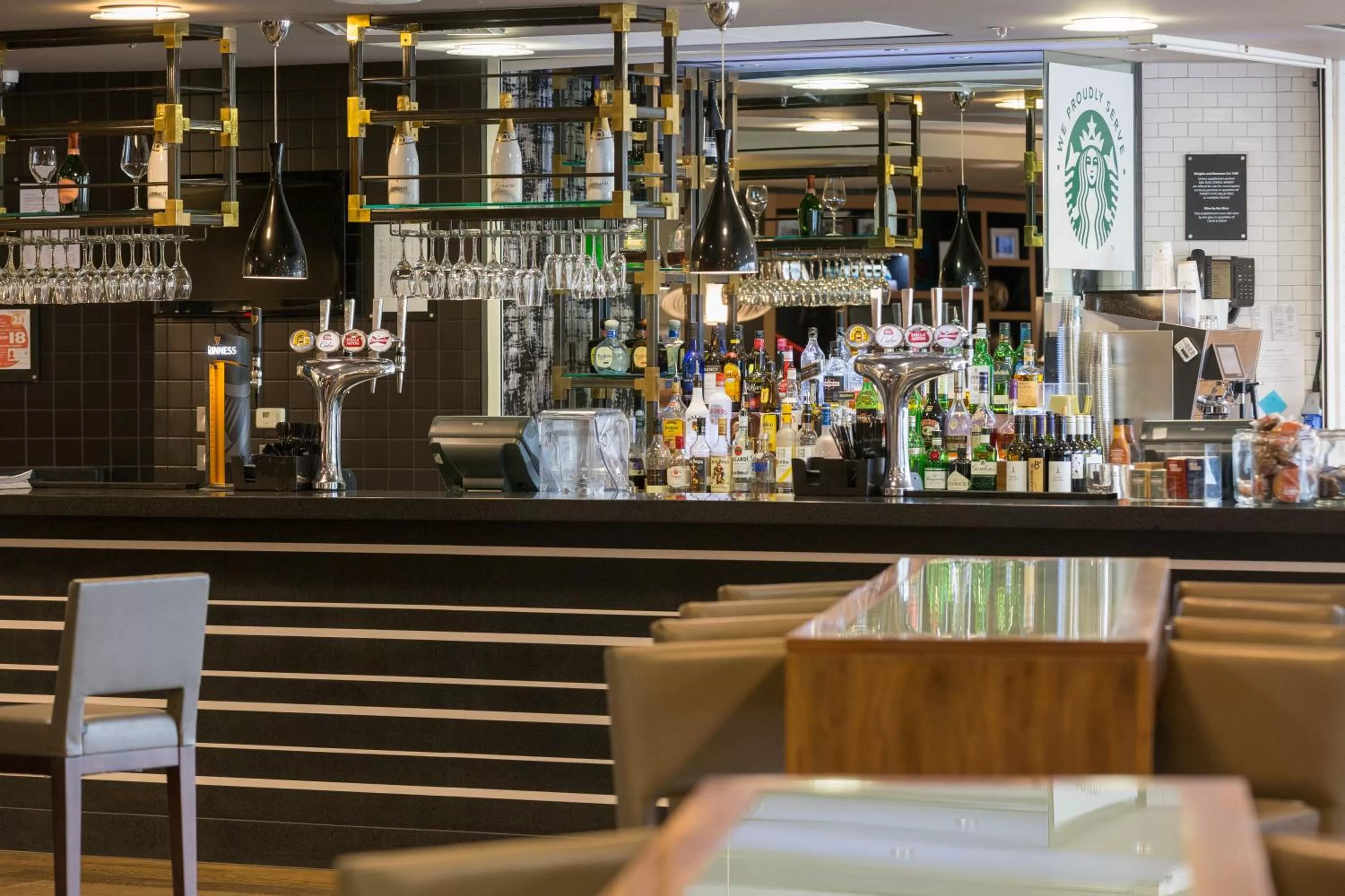 Lounge or bar in Holiday Inn Manchester-Mediacityuk by IHG