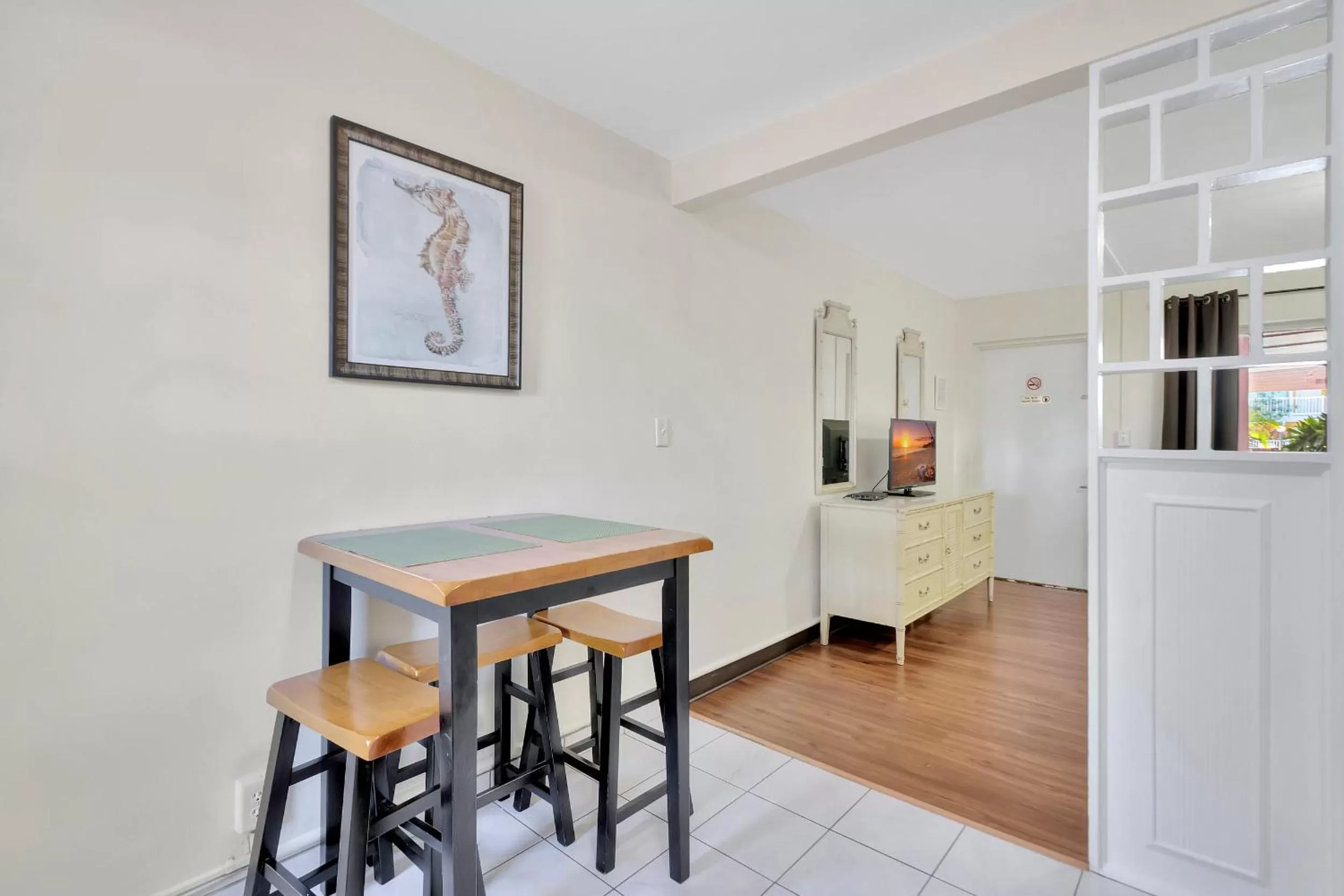 kitchen, Dining Area in Seahorse Guesthouse