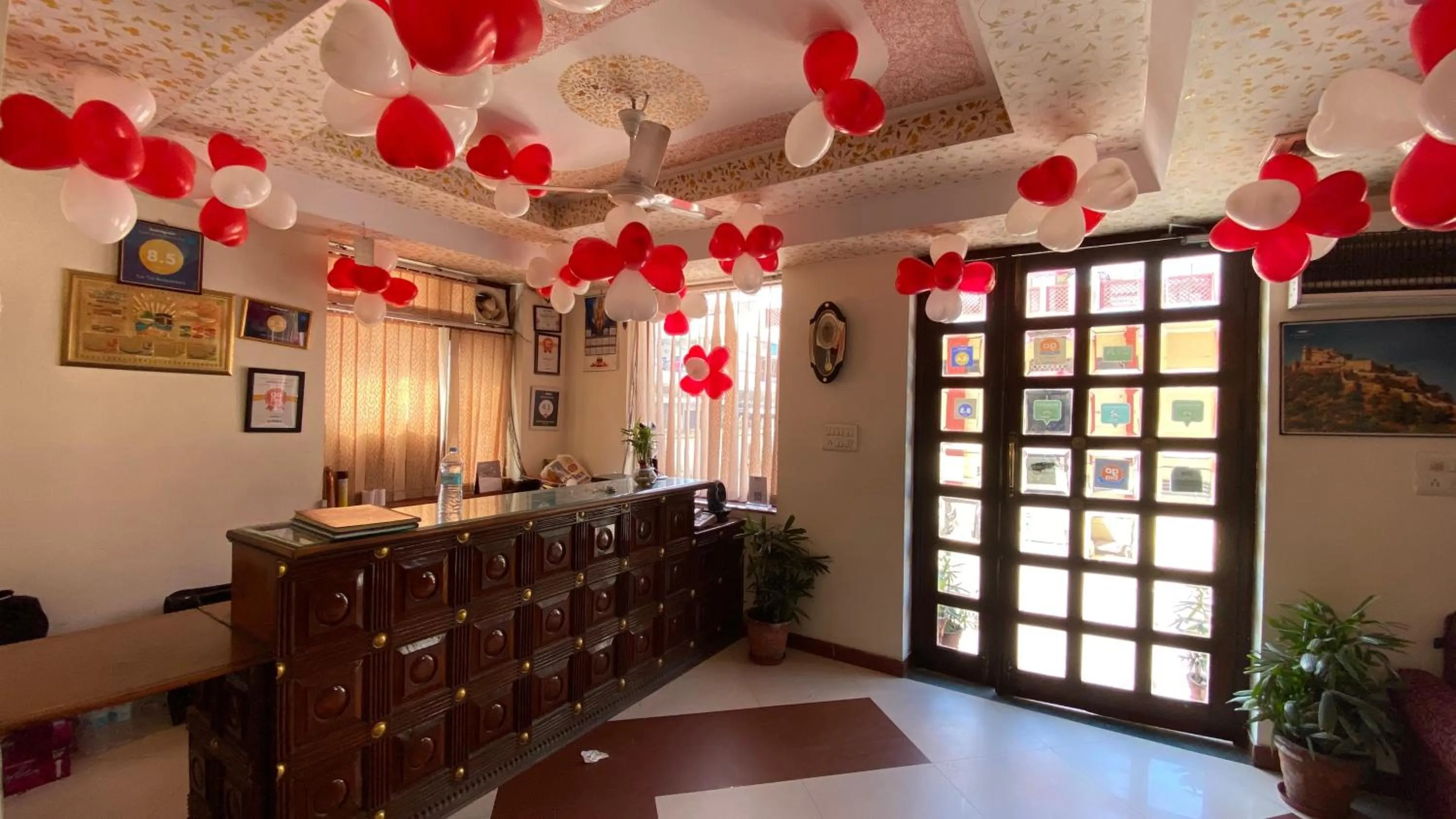 Lobby or reception in Tuk Tuk Backpackers- Near Jaipur Train Station